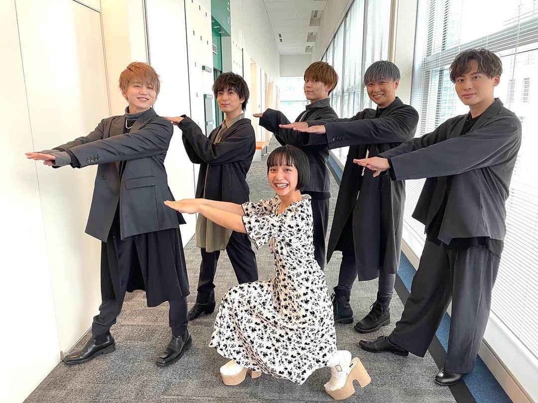 大野雄大のインスタグラム：「スッキリ、生歌唱させていただきました！！ ご覧いただいた皆さま、 ありがとうございました！！！😊  #山之内すずちゃん辛い体制をさせてしまってごめんなさい笑」