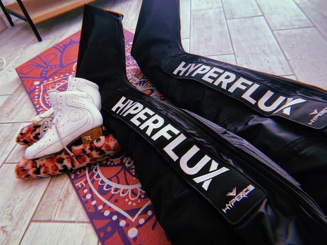 村元哉中のインスタグラム：「⠀  Skating boots or Recovery boots 😁??  Thankyou @hypericejapan ! 💪🏼  良いトレーニングには必ずリカバリーが必要。 身体・心のケアは大切に♡ 6月も残り1週間。 頑張ろぉおおお！ ⠀ #recovery #hyperice #traininghard #figureskating #icedance #アイスダンス #リカバリー #コンディショニング #身体を整えてから (栗田さん伝授^_^)」
