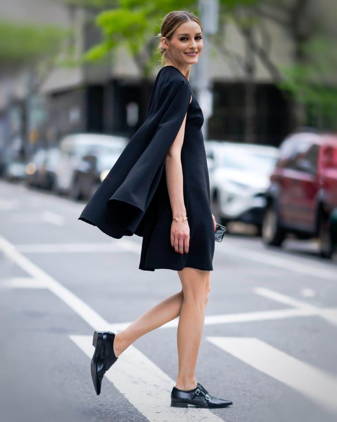 オリヴィア・パレルモのインスタグラム：「How a true NYer does summer black 🖤😊⁣ ⁣ 📷: @thestewartofny」