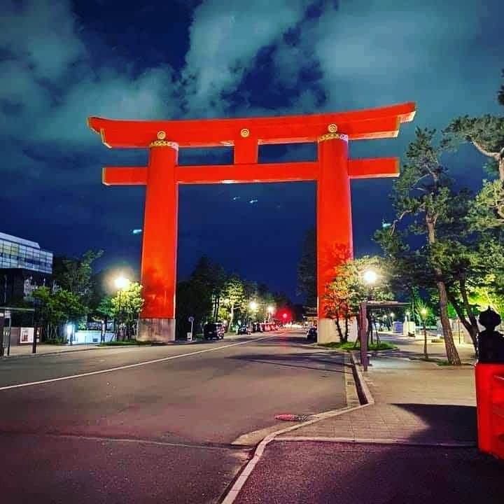 前原誠司さんのインスタグラム写真 - (前原誠司Instagram)「自宅近くを、歩きました。白川、京都市美術館、平安神宮大鳥居。京都に生まれ育ったことを、誇りに思います。コロナ感染が落ち着き、心ゆくまで京都を楽しんで頂ける日が来るように、頑張ります。（誠）」6月23日 16時32分 - seiji_maehara.official