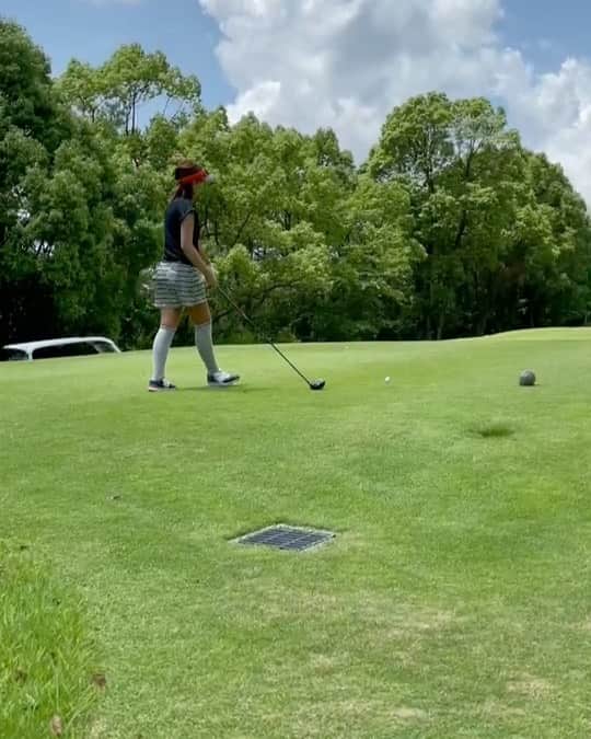 原田怜奈のインスタグラム：「今日は久々にアートレイク⛳️ 凄く天気も良くて、 最高な一日でした😎 ob2回してしまったけど、 🔵36.39.75でした😚 変なミスは減らしていきたい！ また明日から 頑張ります😙😙 回ってる方優しいから、 2枚目とか、ホールインワンとか 言ってくれてる🤣🤣 . . . . #女子ゴルフ　#ゴルフ　#golf」