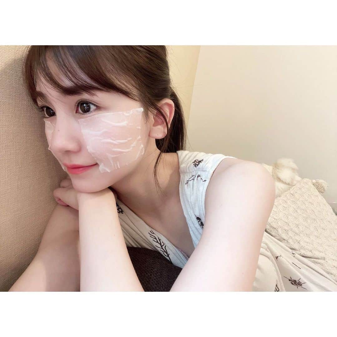 小嶋真子さんのインスタグラム写真 - (小嶋真子Instagram)「. 前々から愛用している“イプサ ザ・タイムR アクア (医薬部外品)"に加えて 一人ひとりの酸素レベルと肌状態に合わせて全8種の中から選ぶことのできる“イプサ ＭＥ 7 (医薬部外品)"を使用しています☺️  今回オンラインでカウンセリングをしていただき、私のＭＥは7に✨  テクスチャーは程よいとろみがあり、肌を柔らかく包み込んでくれます。  私は混合肌なので、部分によって量を調節して使用するよう カウンセリングで教えていただき実践しています🌝𓂅  スキンケアはバランスがとても大事で、 自分の肌との相性は勿論、使用するもの同士の相性もとても重要だと実感しました💡  アクアで水分補給を、自分の肌にあったＭＥで外部ダメージに左右されない透明感のある肌を目指したいな...🦢🍃  #イプサ #IPSA #ME #イプサME #ザタイムＲアクア #エムイー #酸素 #酸素レベル #化粧液 #化粧水 #カウンセリング #オンラインカウンセリング #スキンケア #skincare #安定 #うるおい #透明感 #ハリ #ニキビ #肌荒れ #pr #ipsaME7   @ipsa_jp」6月23日 17時18分 - makochan_2525