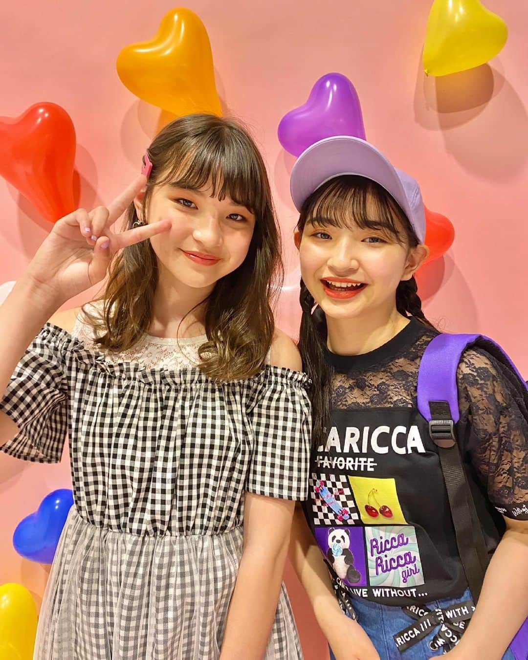 ニコ☆プチのインスタグラム：「♡♡♡ . カラフルな世界の モノトーンガールズ👭💕 . #ニコプチ #プチモ #浦田聖愛 #本多萌愛 @riccaricca_love」