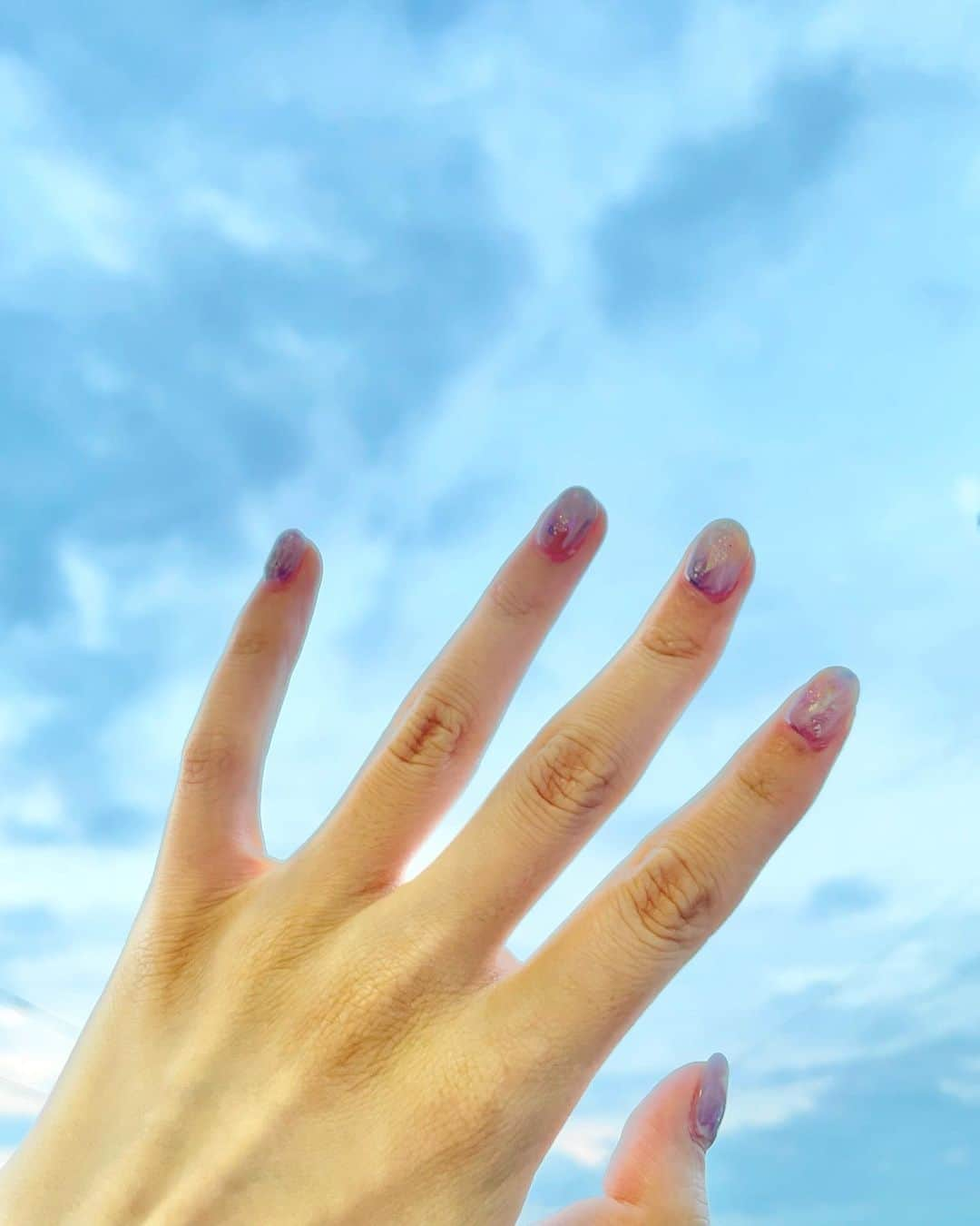 樺澤まどかさんのインスタグラム写真 - (樺澤まどかInstagram)「おんぷちゃんネイル💅💜. . おんぷちゃん仕様にしてもらったけど 衣装で手袋つけてた😱. . ネイルめっちゃ可愛いんです！. 超絶お気に入り💜⭐️. . 光に照らされるとキラッキラで 見惚れちゃう... . 「おんぷちゃんみたいにしてください！」. って言って理想通りにしてくれる 天才ネイリスト杉本さん @wearnail.kei  ほんと神業です🔥. . 写真で見るより肉眼で見たほうが 100万倍可愛いよ！私の爪！！. . #樺澤まどか #吉本坂46 #ネイル #ネイルアート #ジェルネイル #nails #nailart #紫ネイル #おんぷちゃん #おジャ魔女どれみ #ショートヘア #マッシュ #マッシュショート #ショート女子 #キラキラ #お気に入り」6月23日 19時08分 - kabasawa_madoka