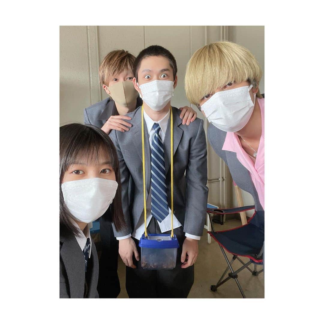 志田彩良のインスタグラム：「・ 西西コンビ×けんまり クランクインしたての頃の写真。 まだ2人に髪の毛が！！笑  昨日、西西コンビのインスタライブに 少しお邪魔しちゃいました！！ 見た目はちょっぴり怖いお二人ですが 実はとっても優しい専科みんなのお兄ちゃんです☺️ #ドラゴン桜」