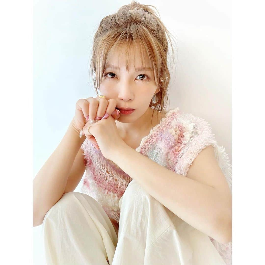 宇野実彩子さんのインスタグラム写真 - (宇野実彩子Instagram)「. 今日発売のNAIL EX8月号のオフショット📷💖  さぁ、明日からは大阪でLIVE❕❕ 4公演、最高の時間を過ごそうね🌈」6月23日 19時21分 - misako_uno_aaa