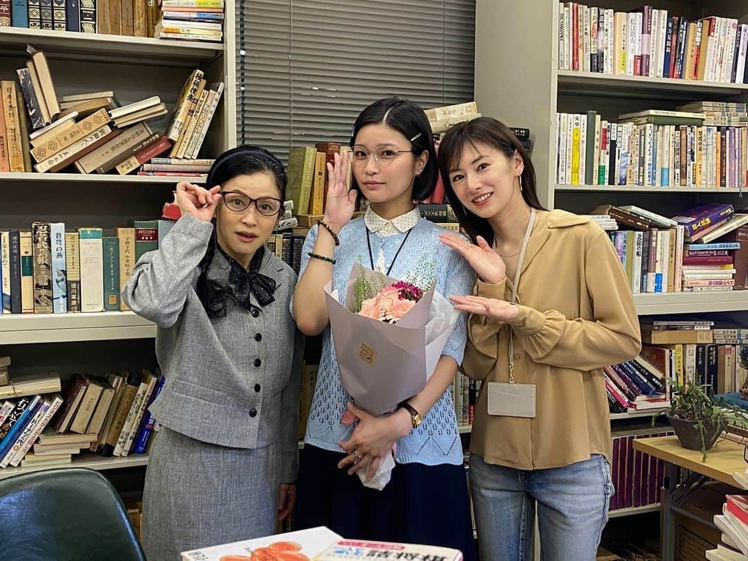 椿原愛さんのインスタグラム写真 - (椿原愛Instagram)「皆さんリコカツロスは大丈夫ですか？🥺 わたしは絶賛ロス中です。 クランクアップの時に素敵なお花をいただきました💐  #リコカツ　#三十五と書いてみつこ #赞#얼스타그램#몸스타그램#섹시 #sexy#swag#photooftheday #photography#tbt#tagsforlikes#tflers#follow#l4l#like4like#cute#followme#instagood#japan#tokyo#bikini#asia#selfie#sneakers#selfietime#自拍#扎心了#富山#偶像」6月23日 19時43分 - ai.tsubakihara