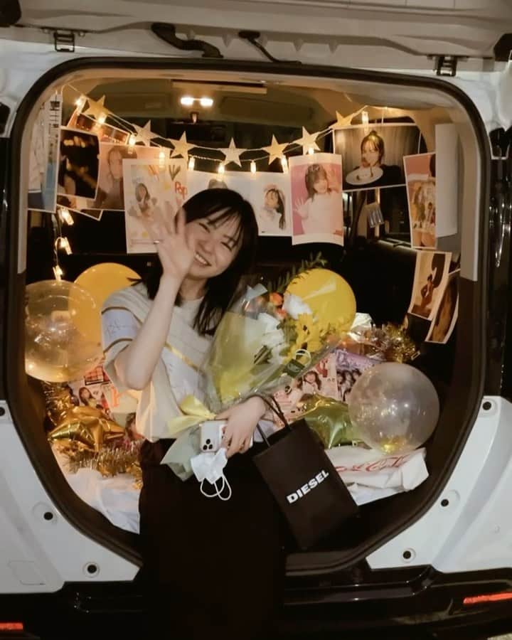 のインスタグラム：「辛かったこと、 悔しかったこと、 嬉しかったこと、 全部を理解してくれた上で側でずっと支えてくれたのは高校の友達でした☻  高校生活の3年間とともに歩んできたpopteen人生‼︎ 辛いことがあっても学校に行くと、 あ~ちっぽけなことで悩んでたんだな~ って思わせてくれる。 学校を最強なパワーを持った場所にしてくれた そんなお友達です👭🏻🤍 ⁡ 私が感謝しないといけないのに、 サプライズまで。。 ⁡ 嬉しいな~ ⁡ 幸せー！って大きな声で叫びたくなる そんな日でした＾＾ ⁡ 本当に有難う😌」