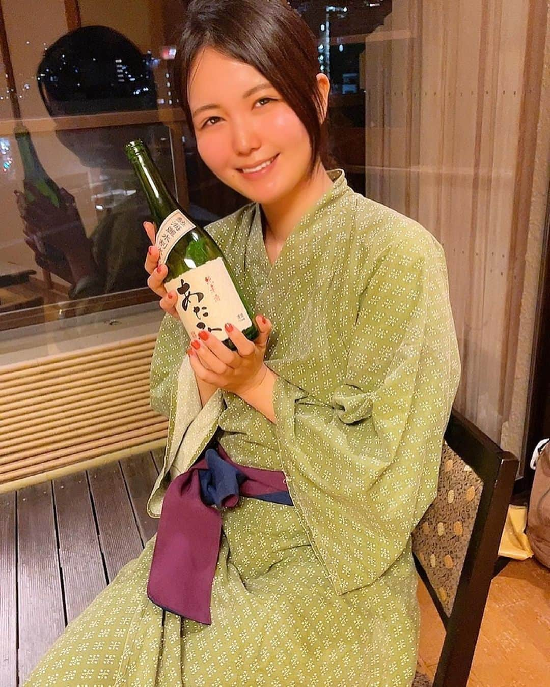 九条ねぎ あぴるさんのインスタグラム写真 - (九条ねぎ あぴるInstagram)「I am drinking alcohol after taking a hot spring bath. I'm not wearing any makeup.😅♨️  ねぎ誕生日に、しろちゃんと温泉に行った時の写真。(1ヶ月前  お風呂上がりすっぴんほろ酔いのねぎ。 この後2人で日本酒20合飲んだ😅  みんな、好きな温泉はどこですか❤️ コメントで教えてね。  #japanesegirl #onsen #♨️ #浴衣　#すっぴん　#温泉　#熱海　#nomakeup #yukata」6月23日 20時04分 - negi_kujyo