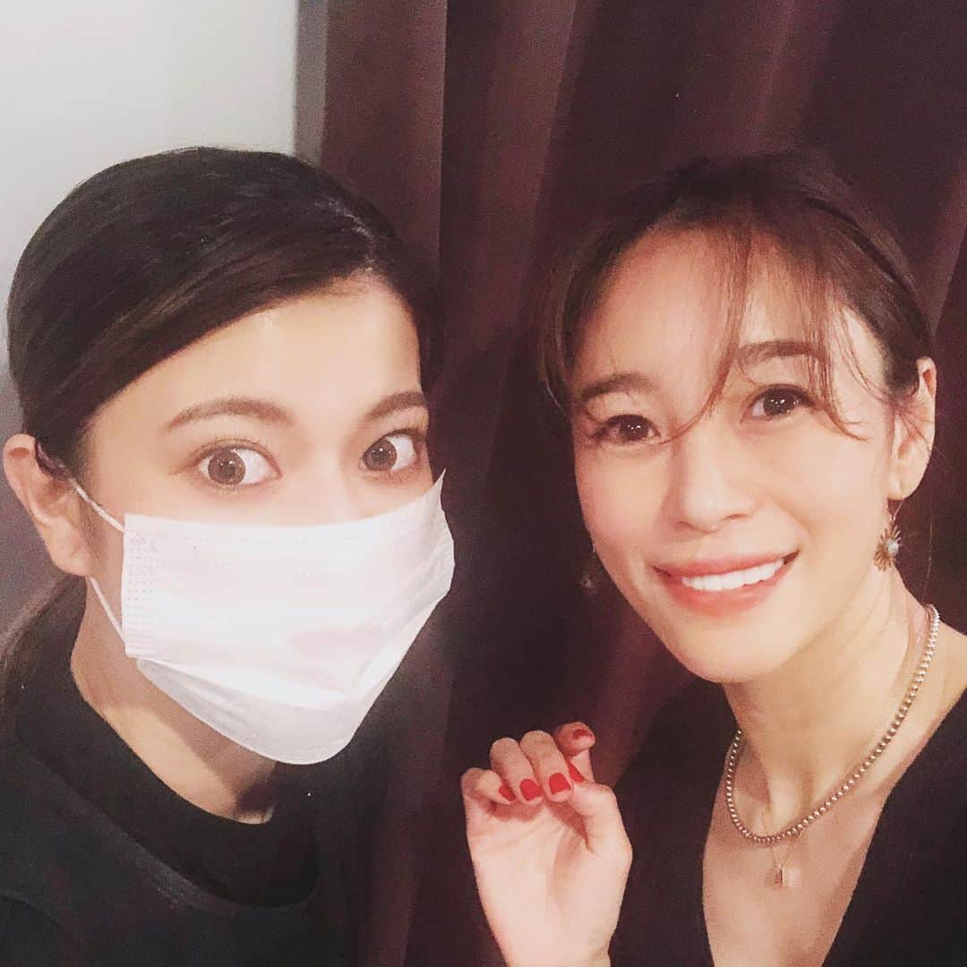 大桑マイミのインスタグラム：「オープンしたばかりの、　LAPiS LAzuLi🤲リラクゼーションサロンへ。 ダンサーでもある、ゆきちゃんに 癒しのマッサージをいただきました。🤜🤛 アロママッサージ〜 私はゼラニウムの香りが好きなので そちらをchoice！  あーあのまま、寝ていたかった〜〜 気持ちよかった❣️  朝のスタートにいったので １日フルに元気に過ごし、夜はぐっすり眠れました。 #LAPiS LAzuLi #aroma #麻布十番」