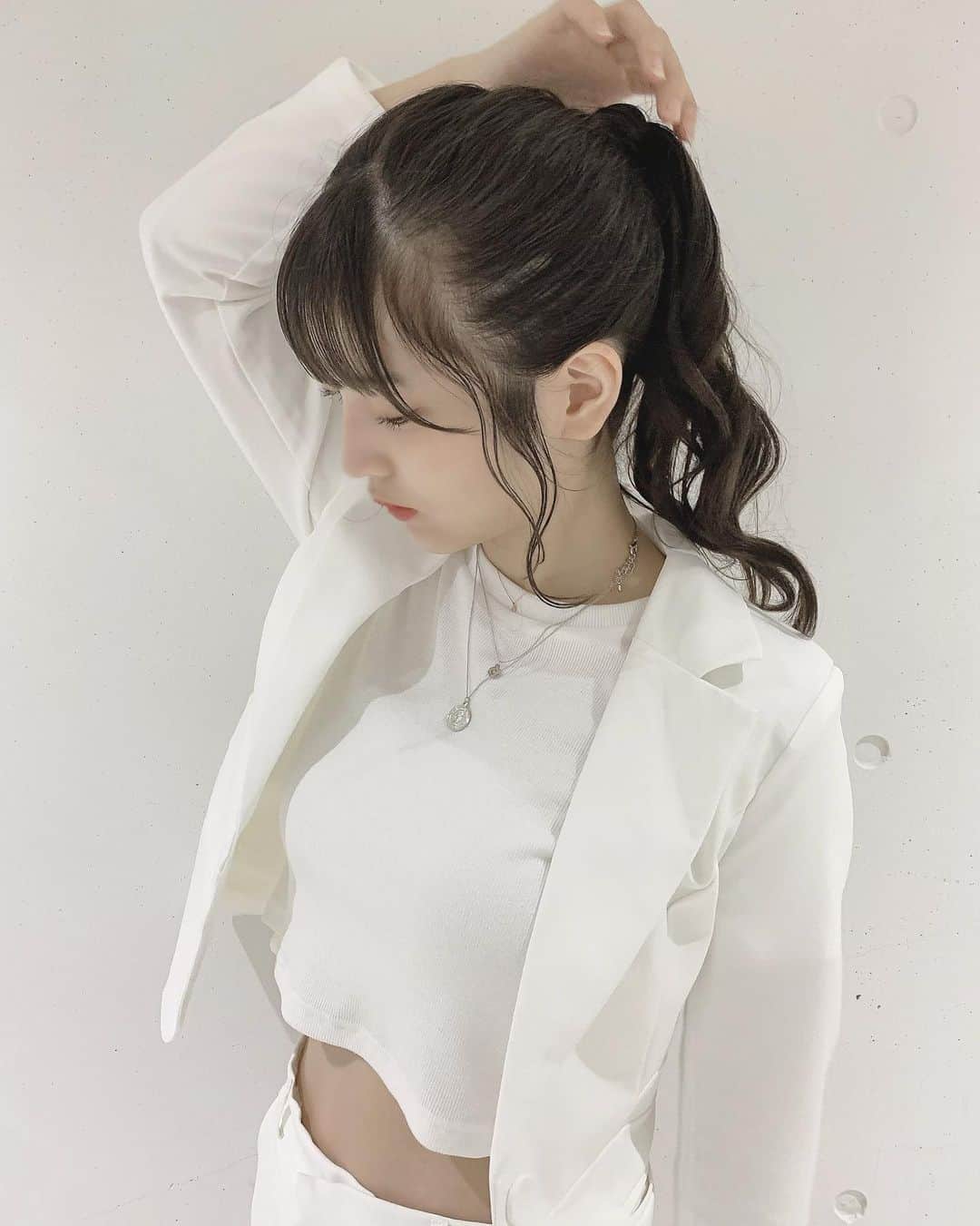 黒嵜菜々子さんのインスタグラム写真 - (黒嵜菜々子Instagram)「アップも！  #スーツ #白スーツ  #white」6月23日 20時12分 - kurosaki0516