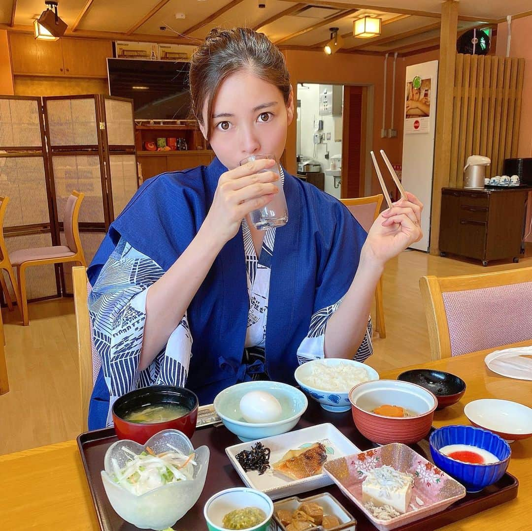 得あゆさんのインスタグラム写真 - (得あゆInstagram)「朝風呂からの朝ごはん♨️  富山3日目⛰(6/1〜6/3 聖火ランナーで富山に帰った時の) 地元、富山県南砺市にある 【五箇山荘】に泊まりました✨ 世界遺産にもなってる五箇山合掌造り すぐ近くの温泉です♨️ とても癒された🥺♨️✨  ・ ・ ・ ・ ・ ・ ・ ・ ・ ・ ・ #五箇山荘#温泉#朝風呂#朝ごはん#富山ランチ#五箇山#世界遺産#合掌造り#五箇山ランチ#富山グルメ#富山旅行#富山観光#インスタ映え#カメラ女子#家族旅行#聖火ランナー#聖火リレー#富山県#富山旅行#白川郷#大人可愛い#オトナ女子#子育てママ#浴衣#すっぴん#家族旅行#南砺市#地元#kimono #toyama#olympic#gasshozukuri」6月23日 21時37分 - tokuayu819