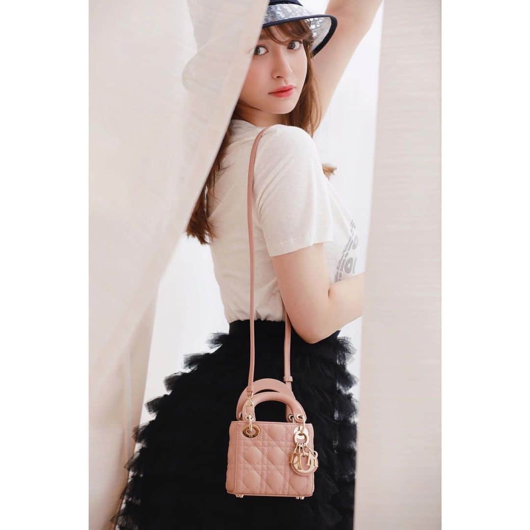 野崎萌香さんのインスタグラム写真 - (野崎萌香Instagram)「🩰🎬.   @dior  #diormicrobag #dior」6月24日 1時44分 - moeka_nozaki