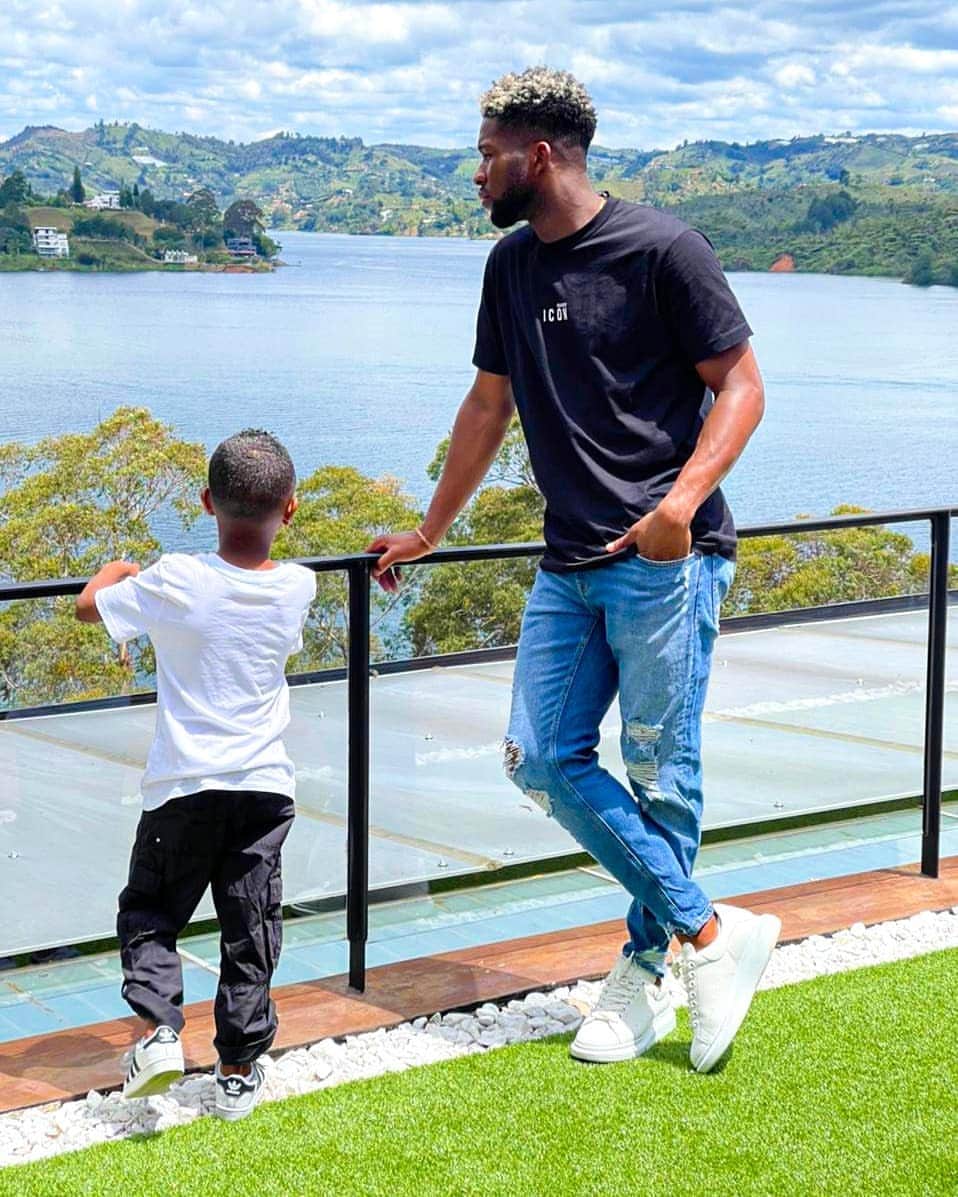 ジェファーソン・レルマのインスタグラム：「Por estos momentos, vale la pena todo😍🥰」
