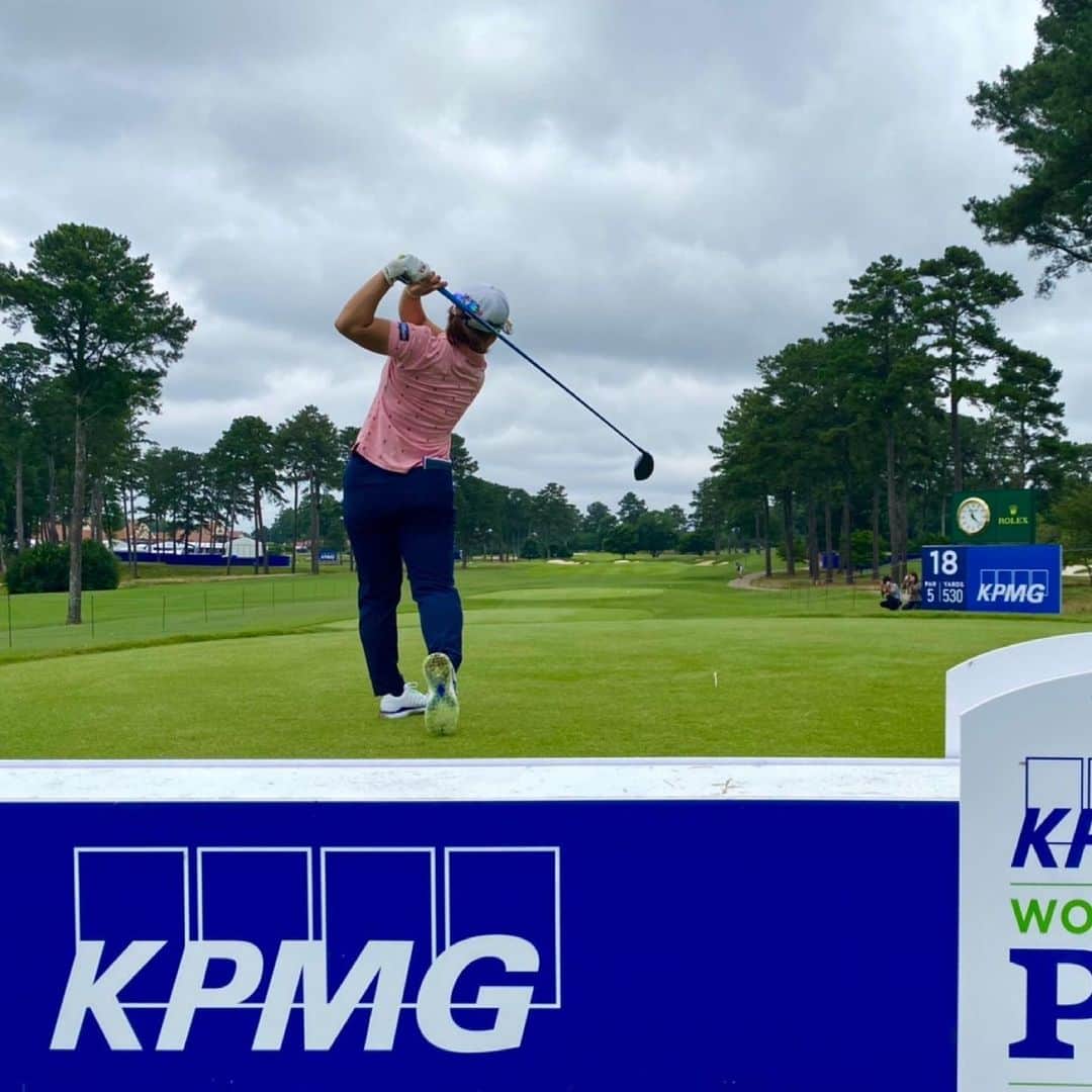 畑岡奈紗のインスタグラム：「今週は @kpmgwomenspga です！ 精一杯頑張ります😁 会場近くの学校はもう夏休みに入っているようで沢山の子供達が練習日から観に来てくれました！  明日からも楽しみです☺️」