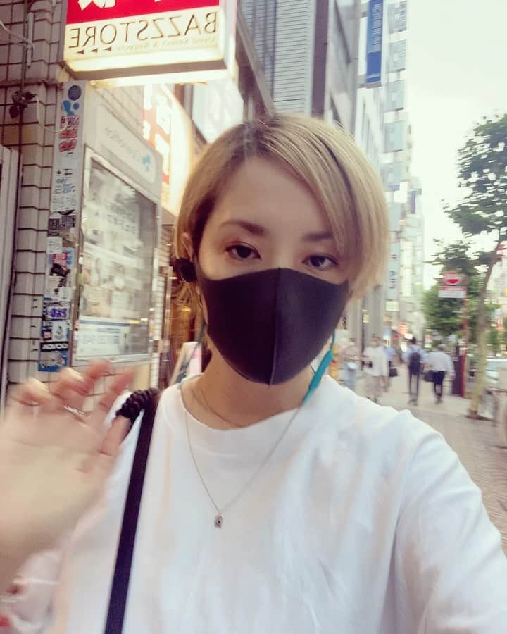 希良梨のインスタグラム：「ただ今、 渋谷クロスFMでラジオ中だよー🤍  スマホ📱からも動画生配信してるからよかったらでもどうぞ❤︎  渋谷クロスFM ↓  https://shibuyacrossfm.jp  #渋谷クロスfm  #goodvibes  #メンタリストKirari  #love #japan #like4like #simple #nature #taiwan #momlife #followforfollow #follow4follow #kirari #希良梨 #アニメ好きな人と繋がりたい #漫画好きな人と繋がりたい #読書好きな人と繋がりたい」