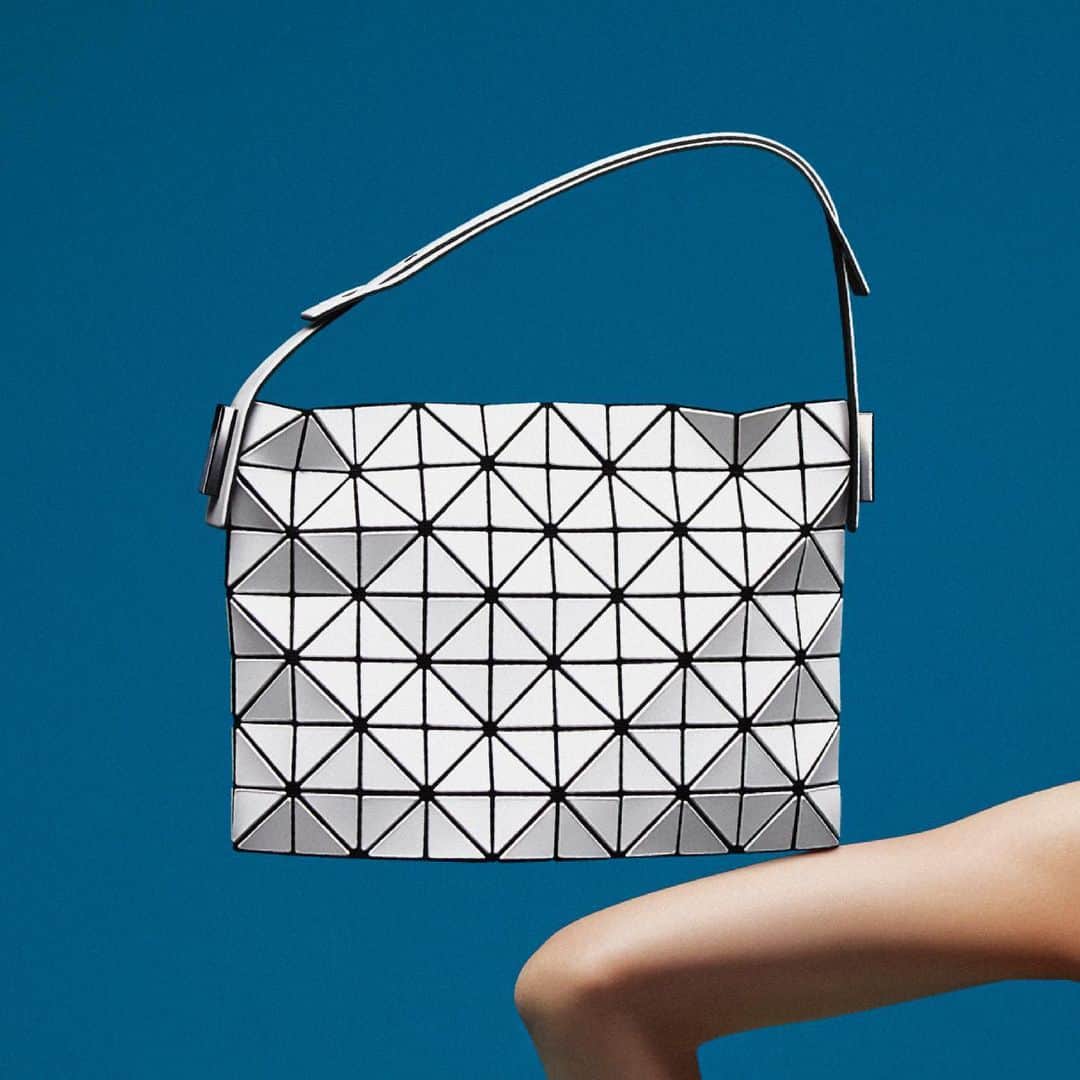 BAO BAO ISSEY MIYAKE Official Instagram accountさんのインスタグラム写真 - (BAO BAO ISSEY MIYAKE Official Instagram accountInstagram)「【BAGUETTE】  RELEASE MONTH July, 2021 *By country RELEASE MONTH may be different.  #baobaoisseymiyake #baobao #isseymiyake #totebag #baguette #aw2021」6月24日 18時47分 - baobaoisseymiyake_official