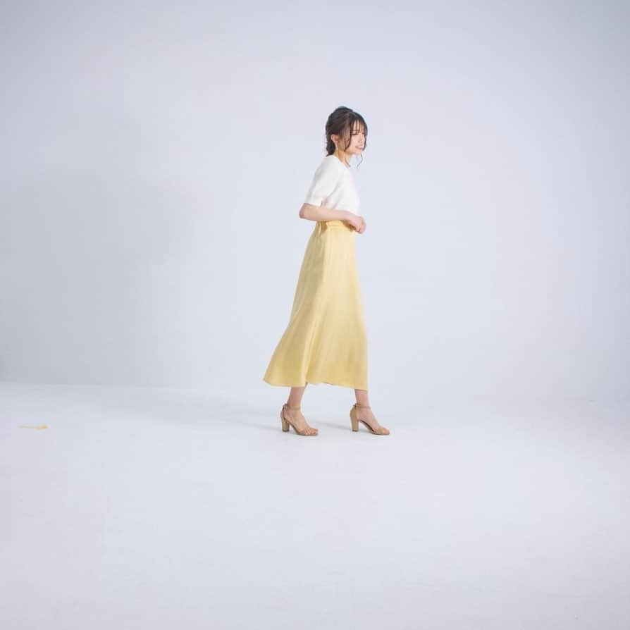 ましゅろ～さんのインスタグラム写真 - (ましゅろ～Instagram)「このコーデ、たまごのイメージで大好き🐣🤍 黄色のアイテムってなかなか挑戦しづらいけど、このスカートは柔らかくて合わせやすい」6月24日 19時10分 - photomasyuro