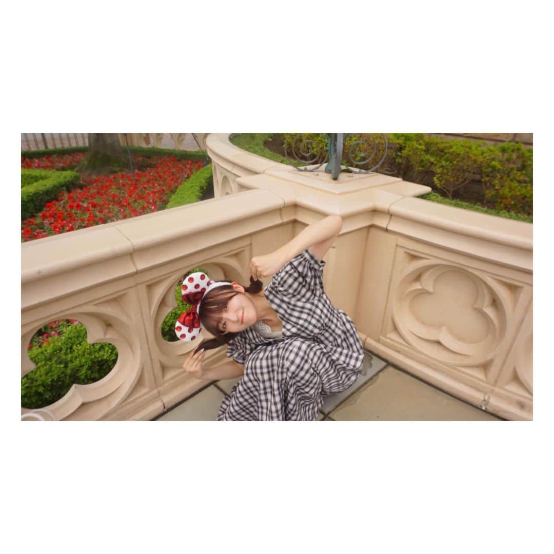 のインスタグラム：「低姿勢 🧎🏻‍♀️  #東京ディズニーランド #ディズニーランド#東京ディズニーリゾート #ディズニーリゾート #ディズニーグッズ #ディズニーカチューシャ  #ディズニーコーデ #夢の国 #夢が叶う場所 #tokyodisneyland #tdl #tokyodisneyresort #disney #disneyland #disneystyle  #disneygoods」