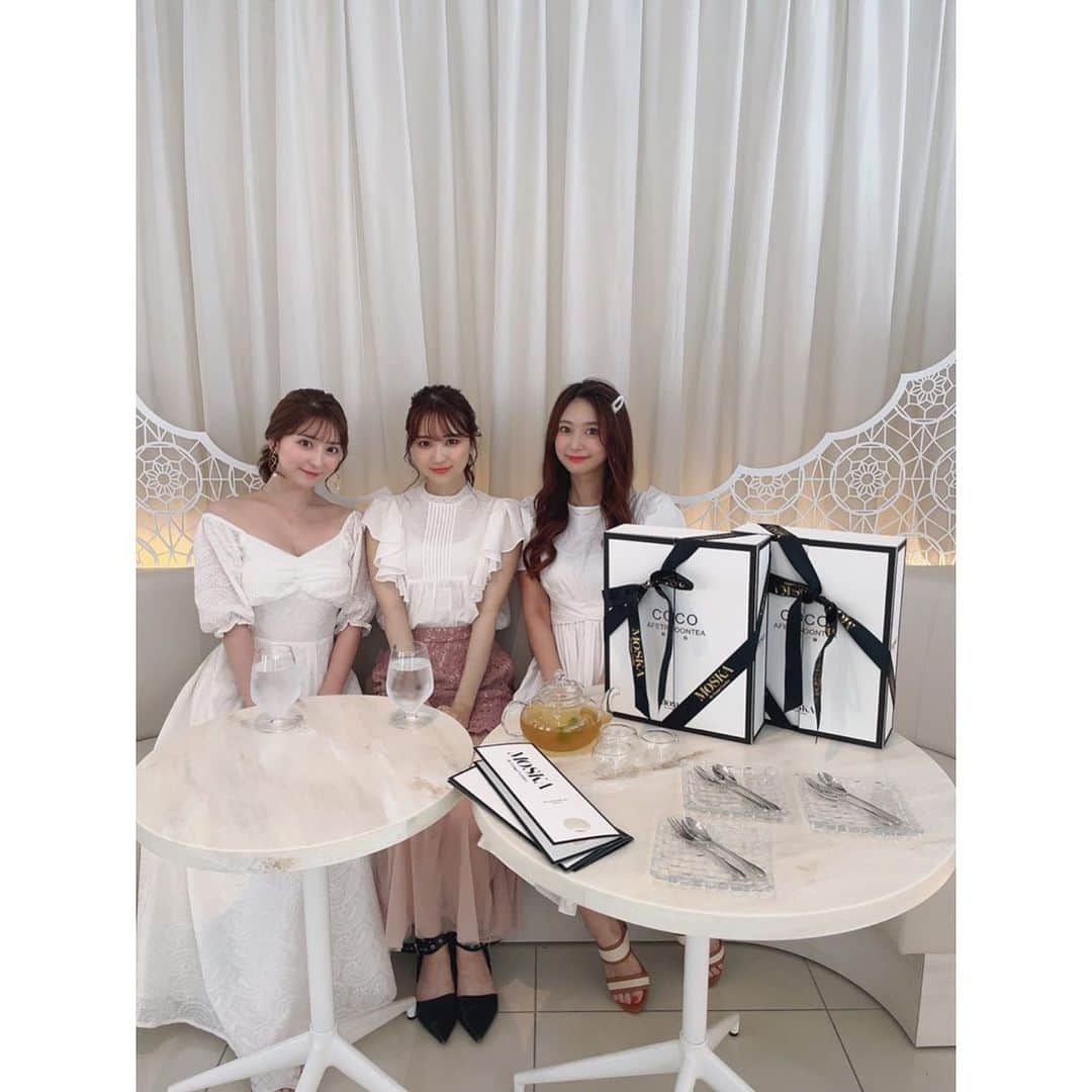 堀尾実咲のインスタグラム：「れいちぇるさん、しほみんと @moska_by_gingergarden  行ってきた🤍🖤  かわいい先輩たちに メロメロがとまらなかったよ🤤  #moskabygingergarden #moska #gingergarden #afternoontea #cafe #aoyamacafe #omotesandocafe #darich #monotonecode #whitecode #モスカバイジンジャーガーデン #ジンジャーガーデン #ジンジャーガーデンアフタヌーンティー #アフタヌーンティー #アフタヌーンティー巡り #カフェ巡り #カフェ部 #カフェスタグラム #青山カフェ #表参道カフェ #おしゃれカフェ #映えカフェ #映えスイーツ #スイーツ部 #スイーツ巡り #女子会 #モノトーン #モノトーンコーデ #ホワイトコーデ #ダーリッチ」