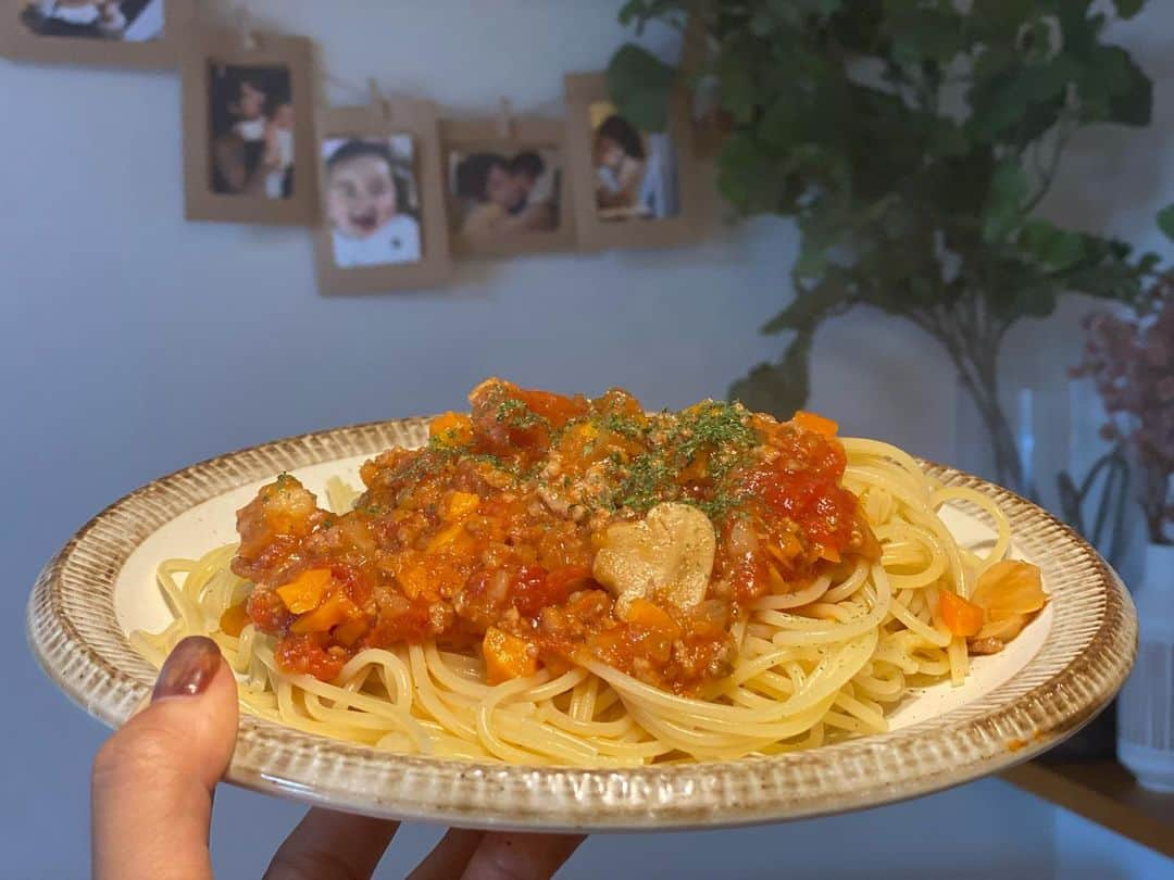 クロさんのインスタグラム写真 - (クロInstagram)「先日友達が遊びに来てくれた時の晩御飯👩🏽‍🍳🤍   ✔︎炊飯器で炊くミートソース（子どもたちに好評で嬉しかった🍝） ✔︎お野菜たっぷりポトフ🥔🥔🥔 ✔︎鶏ムネ肉とキャベツの中華和え ✔︎マグロとアボカドのユッケ ✔︎カプレーゼ🍅  でした！！ 詳しいレシピなどはブログに書いてます✍🏽✍🏽   #山本ゆり #炊飯器で炊くミートソース #パーティご飯 #簡単ご飯 #定食ご飯 #今日の晩御飯 #つくりおき食堂まりえ #お家ごはん #おうちごはん #時短ご飯 #dinner #簡単レシピ #レシピ #電子レンジご飯 #時短レシピ#yummy #delistagrammer #homecooking #tokyo #japanesefood #instafood #foodstagram #クロリサ的自炊 #おうちご飯 #クッキングラム #晩ごはん #instagood #instalike #tokyo #可愛い #大好き」6月24日 10時34分 - kuro_risa