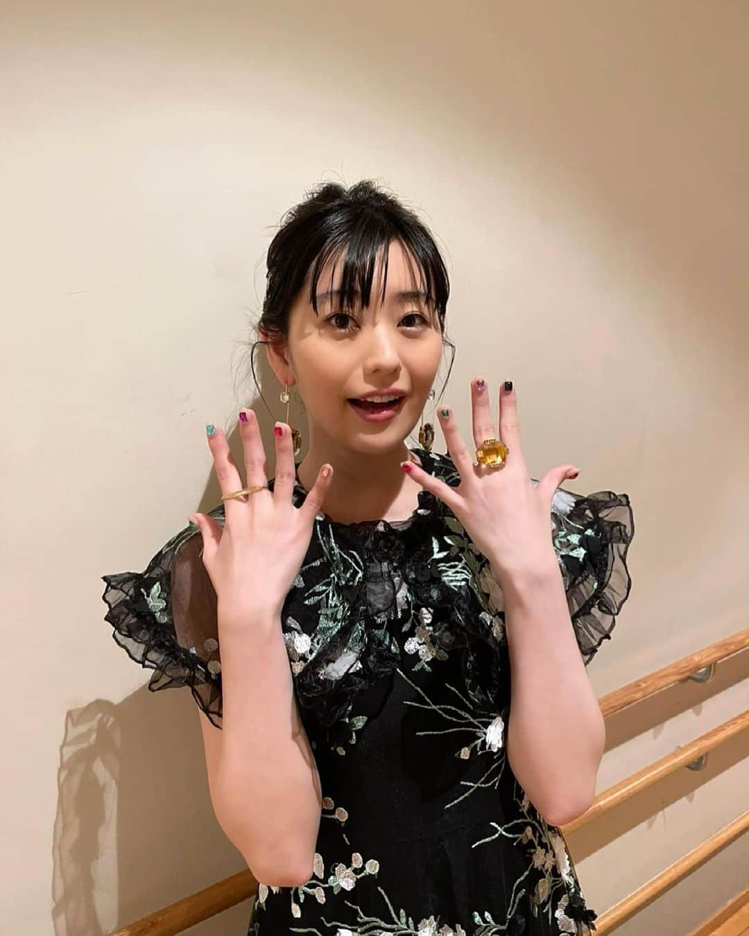 冨手麻妙さんのインスタグラム写真 - (冨手麻妙Instagram)「全裸監督シーズン2、ワールドプレミアイベントの時📸💖  シーズン2、いよいよ本日16時〜配信開始です！！お楽しみに🎥💖  〝The Naked Director〟is streaming today!!!on Netflix🎥  hairmake💄 @surfyama   stylist 👗 @alexhayano   nail 💅 @chipieee_eri   #全裸監督 #全裸監督シーズン2 #thenakeddirector #netflix #ネトフリ」6月24日 11時09分 - amitomite