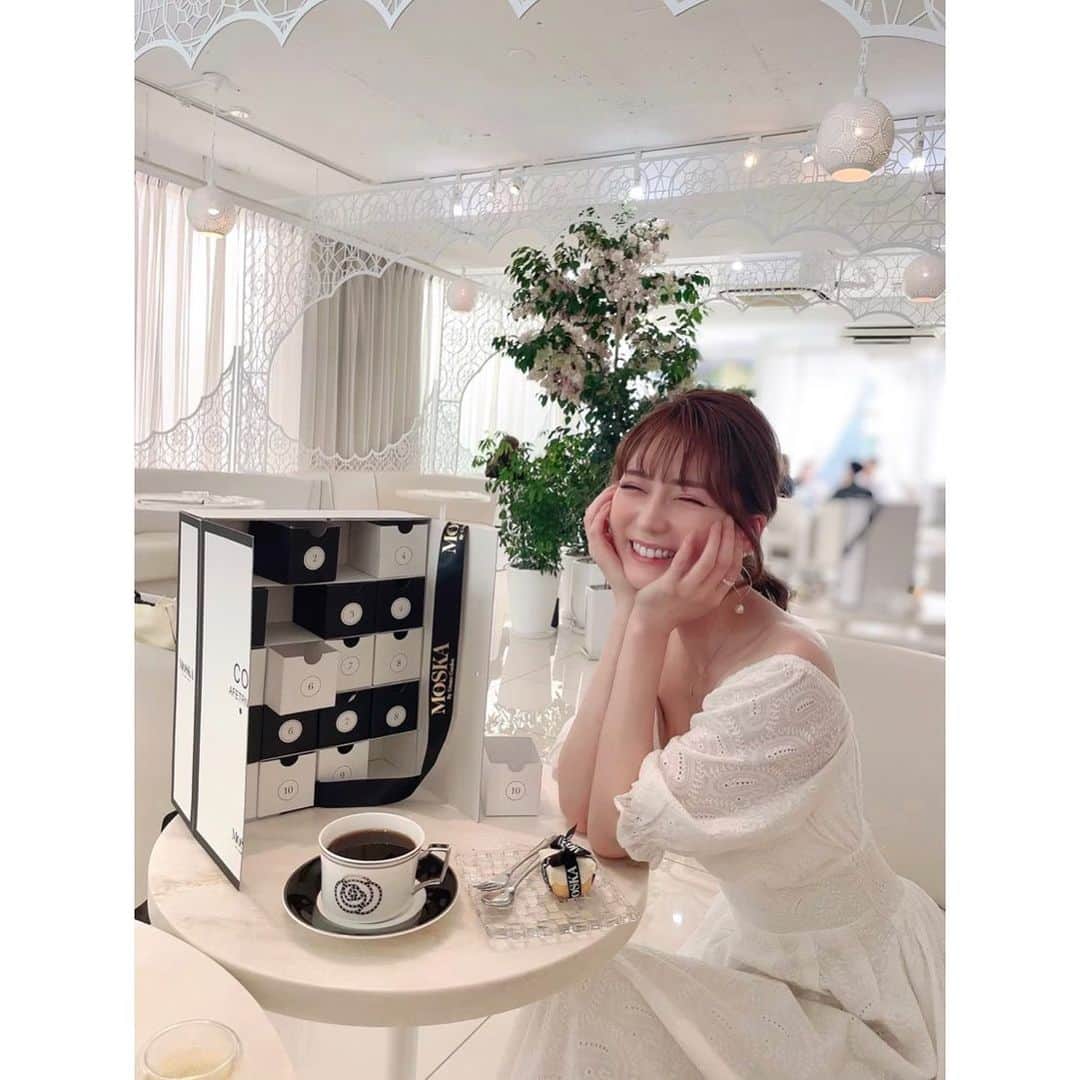 堀尾実咲のインスタグラム：「引き出しいっぱいあけた👼  🍰🍮🍩🍪🥧🧁🍨🥮  #moskabygingergarden #moska #gingergarden #afternoontea #cafe #aoyamacafe #omotesandocafe #darich #monotonecode #whitecode #モスカバイジンジャーガーデン #ジンジャーガーデン #ジンジャーガーデンアフタヌーンティー #アフタヌーンティー #アフタヌーンティー巡り #カフェ巡り #カフェ部 #カフェスタグラム #青山カフェ #表参道カフェ #おしゃれカフェ #映えカフェ #映えスイーツ #スイーツ部 #スイーツ巡り #女子会 #モノトーン #モノトーンコーデ #ホワイトコーデ #ダーリッチ」