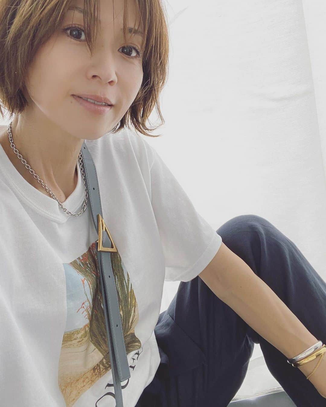 畑野ひろ子のインスタグラム：「撮影終わり間近で晴れてきた☀️😅 今日は、　先日の展示会でゲットした@ballpark.inc Tシャツ👕」