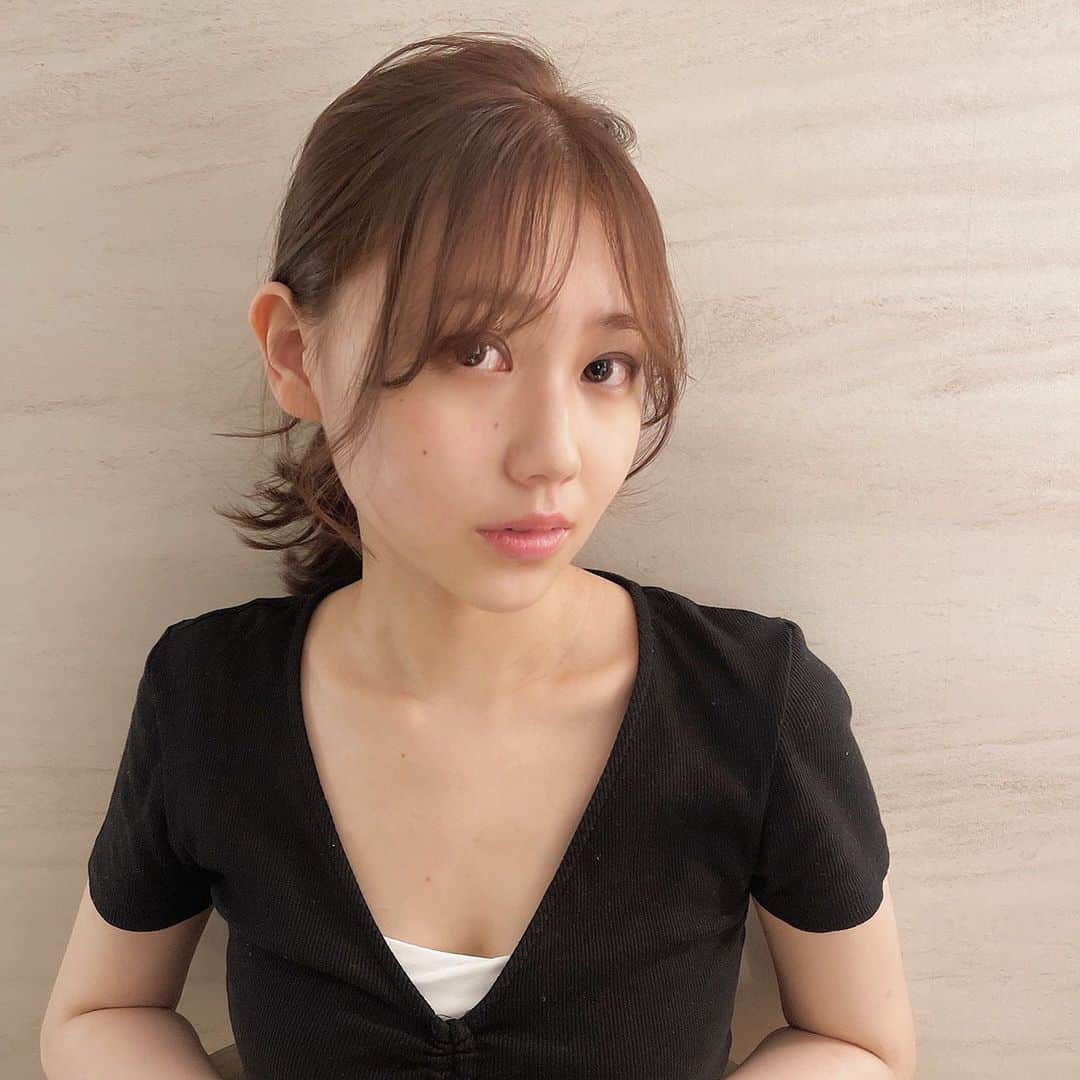 中桐菜々子のインスタグラム：「.  久々のサロモ ちょっと髪明るくしました🧡🍊  #サロモ #サロンモデル #モデル #大学生 #大学生モデル #オレンジベージュ #オレンジベージュカラー #ヘアアレンジ #ポニーテール #ポニーテールアレンジ #大人メイク」