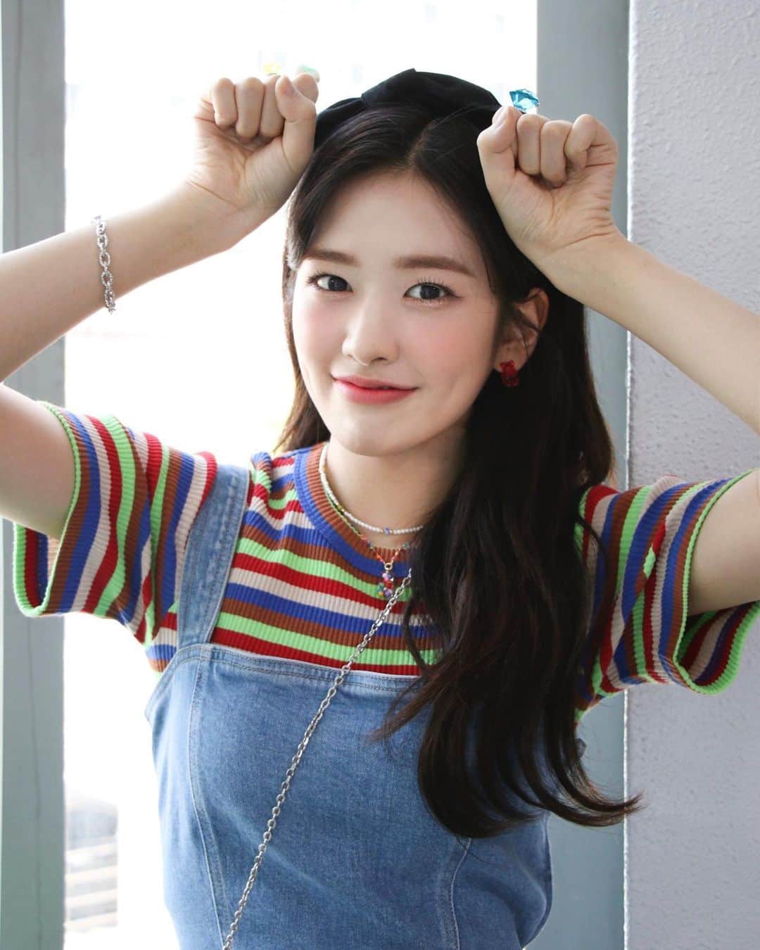 アン・ユジンのインスタグラム：「[📸]SBS 인기가요(inkigayo) MC 비하인드 (STARSHIP Ent. Naver post) 💙YUJIN PHOTO」