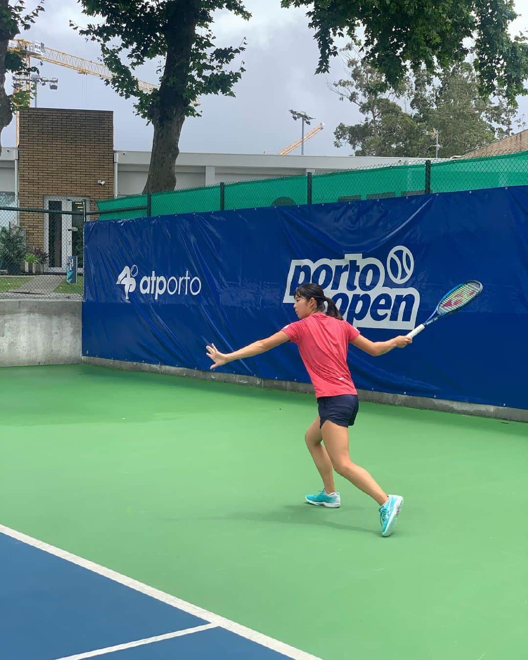 佐藤久真莉のインスタグラム：「ポルトガル初上陸🇵🇹⁣ ⁣ ⁣ #テニス ⁣ #テニス女子⁣ #テニスウェア ⁣ #プロテニスプレイヤー ⁣ #スポーツ ⁣ #スポーツウェア ⁣ #スポーツ女子 ⁣ #武内総合会計⁣ #富士薬品 ⁣ #アドミラルアスレ⁣ #吉田歯科クリニック ⁣ #ヨネックス ⁣ #professionaltennis ⁣ #tennis ⁣ #tennisgirl ⁣ #tennisplayers ⁣ #sports ⁣ #admiralathletics」