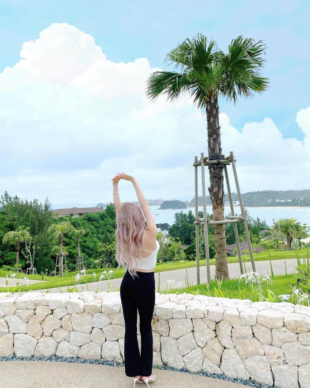 田村月光（ツッキー）のインスタグラム：「🌴☁️🌴☁️🌴☁️🌴☁️ そろそろ沖縄投稿飽きたっ？😮‍💨笑 ・ ・ ・ まだまだ写真がある😶‍🌫️‪‪𐤔𐤔‬‪𐤔 ・ さっき公園から帰ってきて少し寝て起きたと思ったらこんな時間✊🏽。 ・ お腹すいたのでご飯作ります🥦」