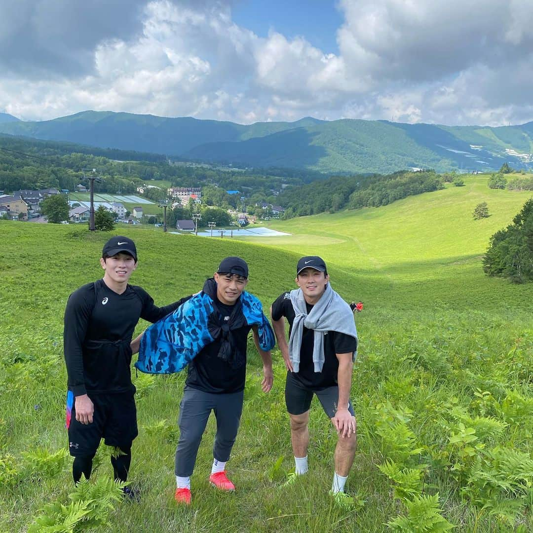 乙黒拓斗のインスタグラム：「菅平合宿4日目。 根子岳に登ってきました。  沢山の方のサポートに感謝しています。」