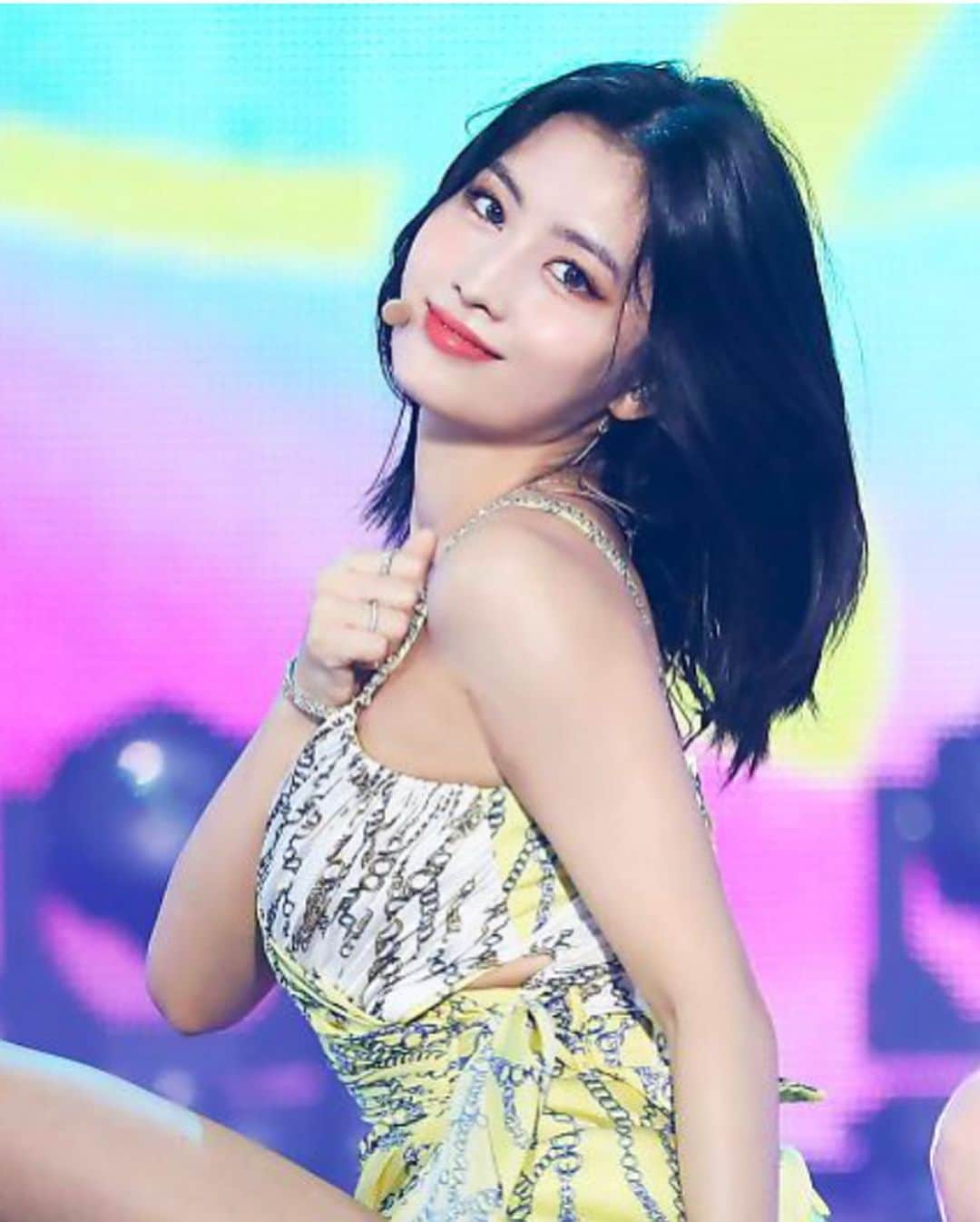 モモのインスタグラム：「♡ [Official] 210619 - “Alcohol-Free” @ Music Core   -  #MOMO #트와이스 #모모 #平井もも #もも #TWICE © naver」