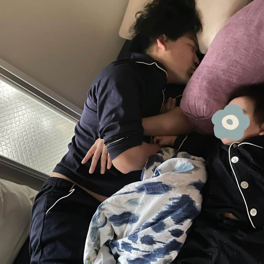 のどかのインスタグラム：「. 余命数週間って言われてから今日で1ヶ月 無事に生き切った！！！ 余命宣告返上した☺️ 治療も始められたし、すごく調子いいし 毎日幸せだし楽しい💕 . 余命宣告が呪いみたいにくっついてて 明日目覚めなかったらどうしよう って不安がずっと拭えなかったんだけど 今日を超えられたから これをきっかけに少しずつでも 怖さが薄れてったらいいなって思う🥲 . 大好きな人たちに囲まれて 妹に助けられながらだけど、 普通に近い生活ができてて お出かけもお散歩も家事も育児もできてて ほんっとうに毎日が幸せ💕 きっとこのまま治っちゃう！ . 治療の副作用も軽いし みんなの応援と元気玉のおかげ！ いつもありがとうございます😊 絶対治るってみんなが信じててくれるから 私も希望失くさずに頑張れる！ 本当にありがとう😘 . 来週の治療も頑張るぞー！ . #癌ファイター」
