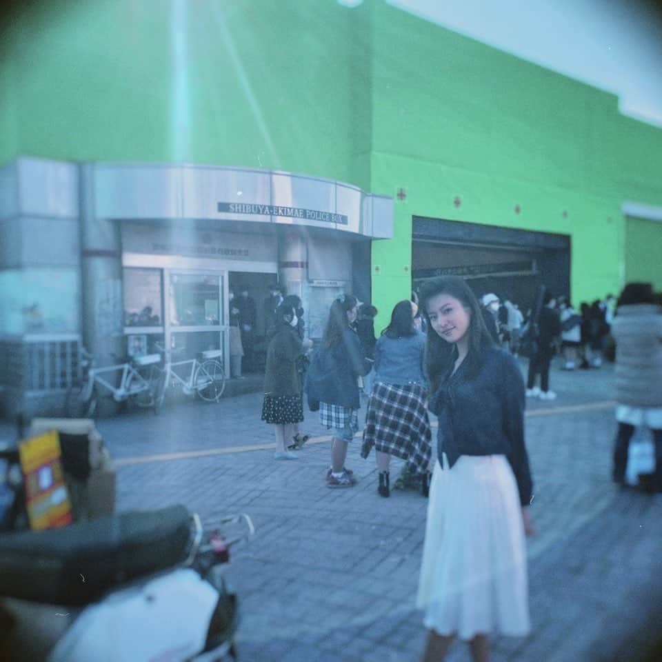 恒松祐里さんのインスタグラム写真 - (恒松祐里Instagram)「ㅤㅤㅤㅤㅤㅤㅤㅤㅤㅤㅤㅤㅤ 撮影最後の日。 渋谷スクランブル交差点を模したオープンセットで🗿 ㅤㅤㅤㅤㅤㅤㅤㅤㅤㅤㅤㅤㅤ 4.最後のシーン。全てを詰め込んで進んでいく人生。  #全裸監督2 #恒松祐里」6月24日 21時35分 - yuri_tune