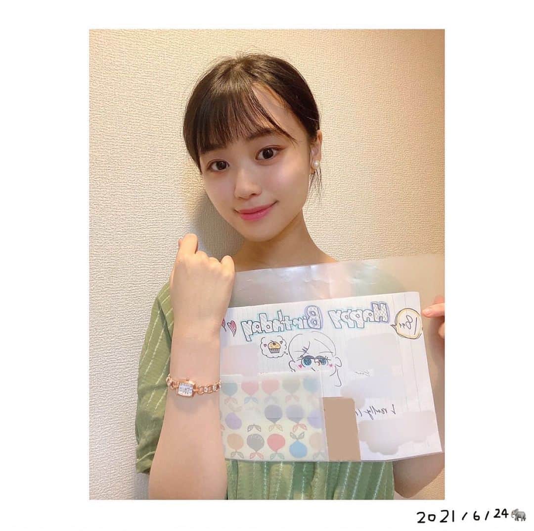多田成美のインスタグラム：「本日で18歳になりました。 誕生日の日は、梅雨の時期ということもありいつも雨なのですが😂 最近連絡をとっていなかった人から連絡が来たり、おめでとうと祝ってもらえて幸せな気持ちになれます😊  #多田成美」