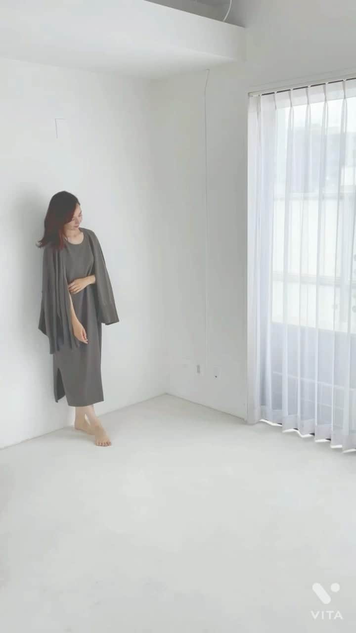 乙黒えりのインスタグラム：「@rhythmandbalance_official  新作のシルクニットのIラインワンピース&カーディガン 7月発売予定です。 Iラインのワンピースは私も今大注目していて、今回は私も企画に参加させていただき、一緒に作りました。 今あるシルクニットシリーズのルームブラ&パンツに羽織るカーディガンもあったらいいなと思っていたので、 それも実現できました✨ 少しドルマン風の大人っぽいラインです。  私も早く家やお出かけで着たいな。 完成が楽しみでワクワクしてます。  大人女子に是非ルーム&ワンマイルで着て欲しい、肌触り抜群のアイテム。  是非チェックしてみてくださいね」