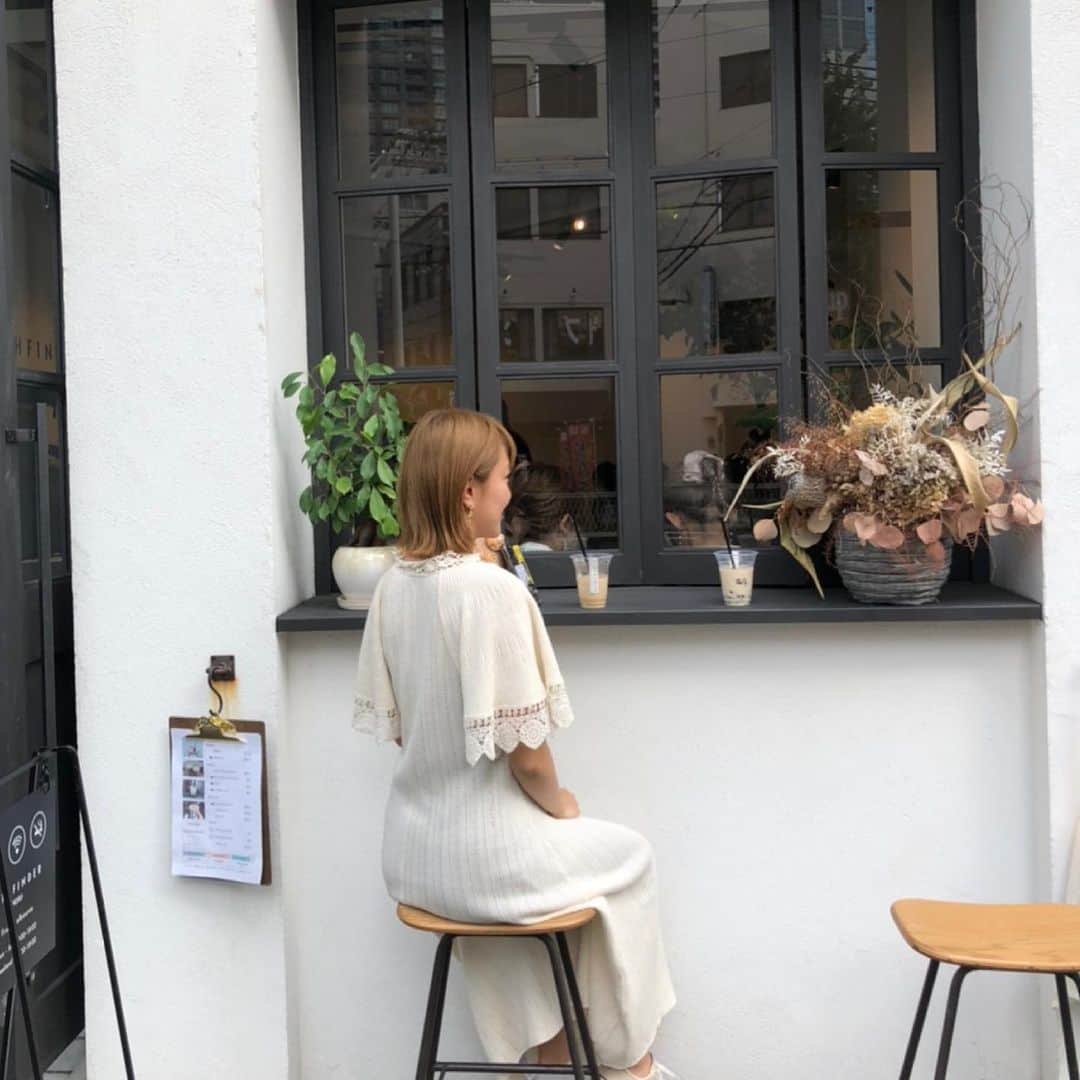 上枝恵美加さんのインスタグラム写真 - (上枝恵美加Instagram)「髪色明るいのどーう？☕️ ここのカフェめっちゃオシャレだった！  #大阪カフェ #japanesegirl #Osaka」6月24日 22時34分 - emika_kamieda