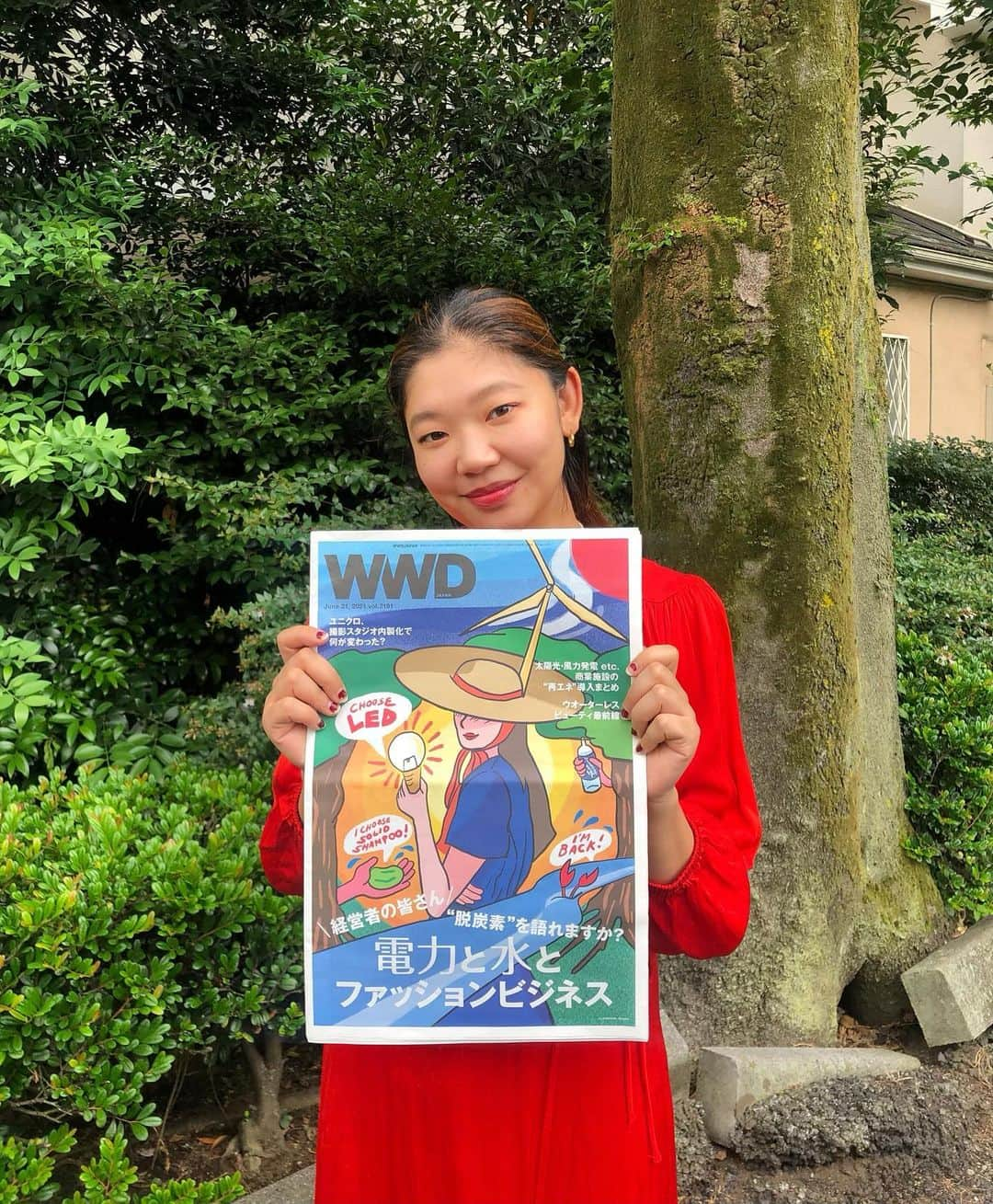 nanamyさんのインスタグラム写真 - (nanamyInstagram)「My dream came true 😭✨🔥🔥🔥 Did a COVER illustration for @wwd_jp @wwd latest issue. Struggled so many times this whole year, but suddenly I can see the light because of everyones support. I'm so happy that my drawing power and inspiration is back 💙 ・ 1つのゴールであった紙媒体の表紙、なんと初めてご一緒にする、wwdさまに叶えていただきました😭手にとって本屋さんで自分の描いた絵をみれること、本当に感激しています。諦めずに描いていてよかった。全国の書店にて発売してます、ぜひみてみていただけたら嬉しいです💡 ・ Thank you so much @wwd_jp @yukikgh 💙 📸: My sister @nkmomoka  ・ #wwd #wwdjapan #nanamy #coverillustration #magazinecover #wwdillustration #summer #sustainable #sustainablefashion #fashion」6月24日 22時52分 - nanamy