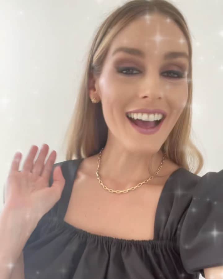 オリヴィア・パレルモのインスタグラム：「📣 ANNOUNCEMENT 📣: As a woman in business, especially in the digital space, it’s important to be at the forefront of new developments, technologies, and marketplaces. So, I am super excited to work with Tokau to create my exclusive Olivia Palermo NFTs! 🎉 Lots more to come but in the meantime, follow @Tokau_JP to learn more and congrats to @BinanceNFTs on its launch! 🚀」