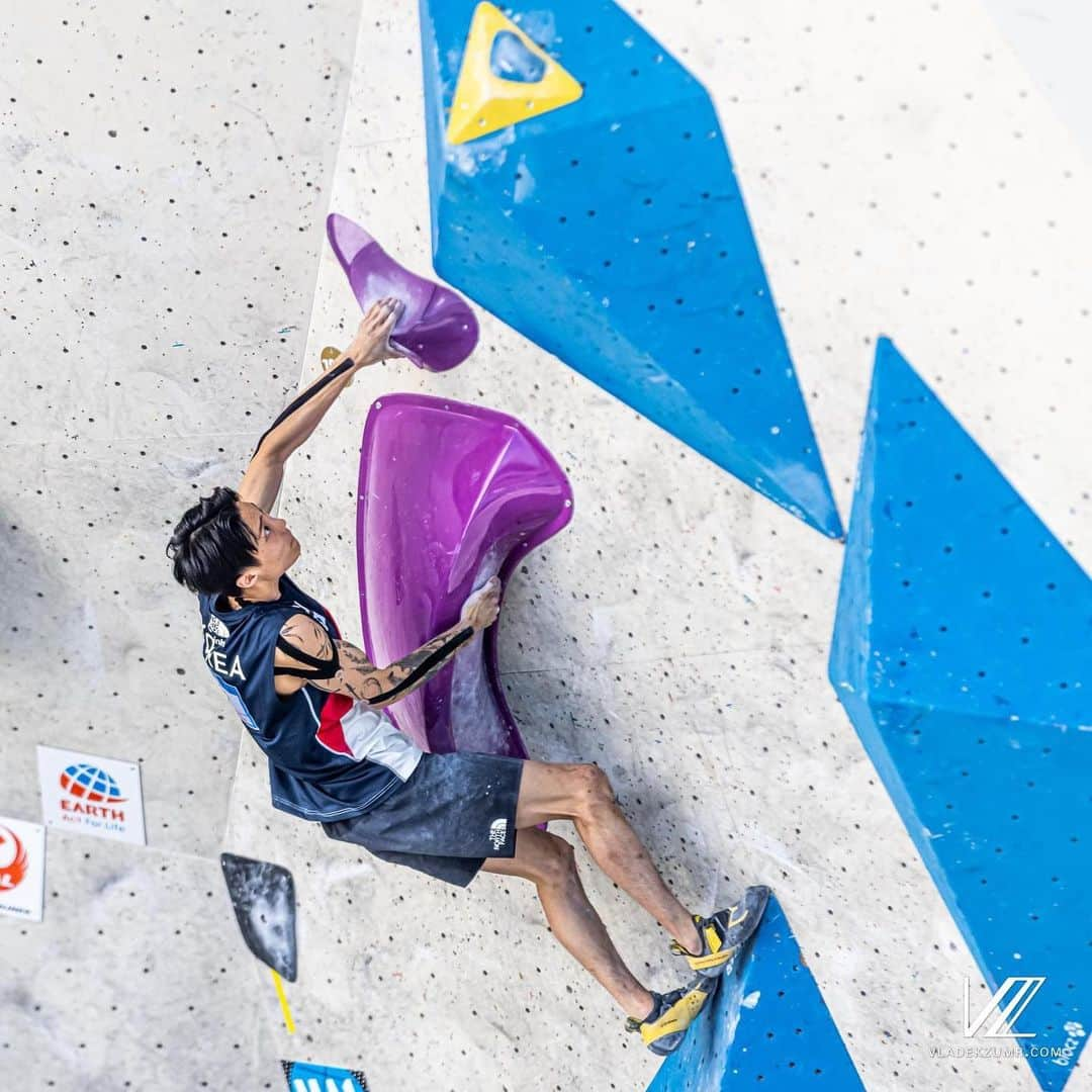 チョン・ジョンウォンさんのインスタグラム写真 - (チョン・ジョンウォンInstagram)「Longtime break and Comeback to Innsbruck worldcup qualification ! I did all top A group qualification boulder 🔥I can’t wait to compete semi final   📸 @vladek_zumr 🙏 @thenorthface_kr  @thenorthface  @lasportivagram  @shoes_lasportiva_kr」6月24日 23時51分 - chonjongwon96