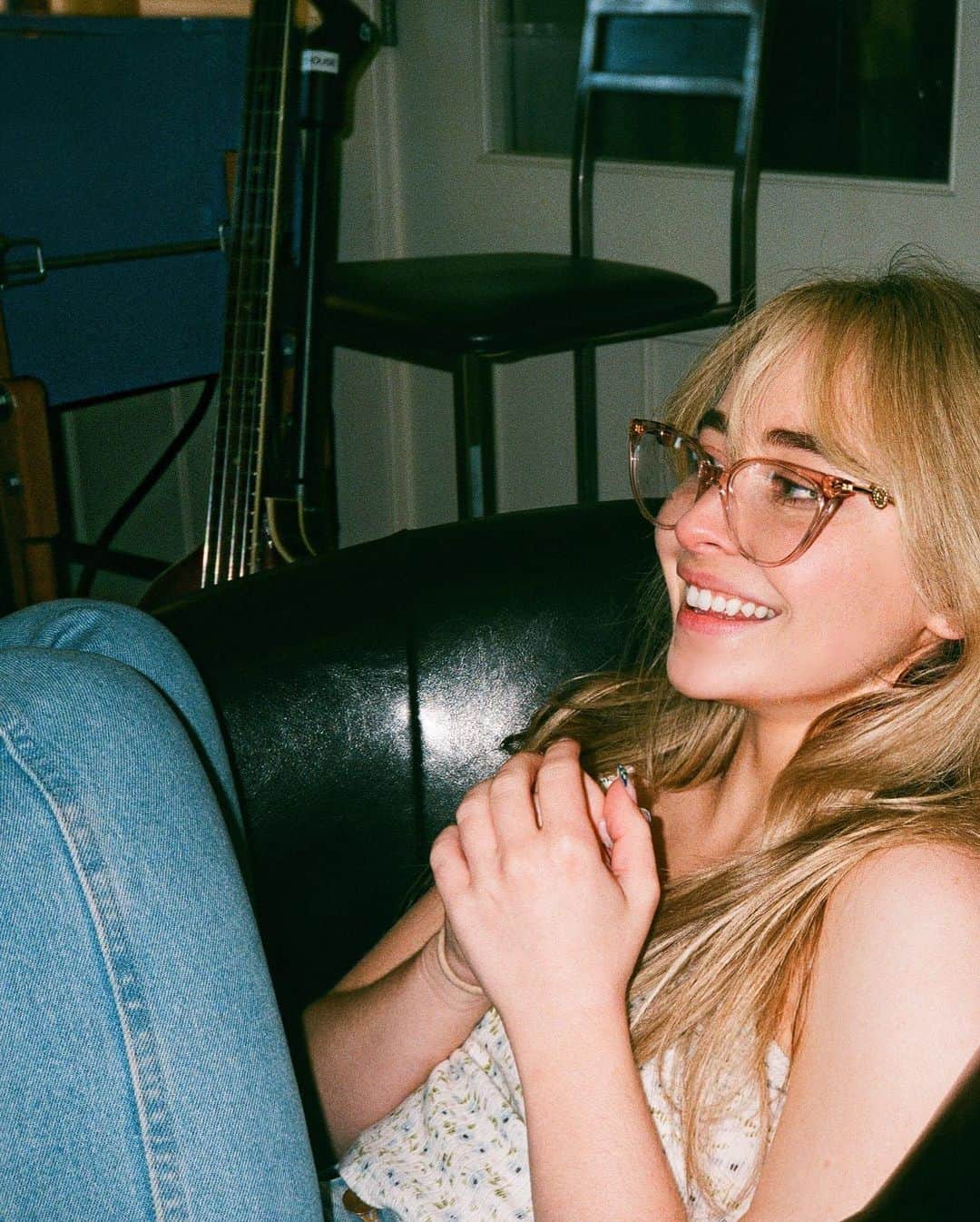 サブリナ・カーペンターさんのインスタグラム写真 - (サブリナ・カーペンターInstagram)「i can see it now👒 #versaceeyewear  #ad」6月25日 0時08分 - sabrinacarpenter