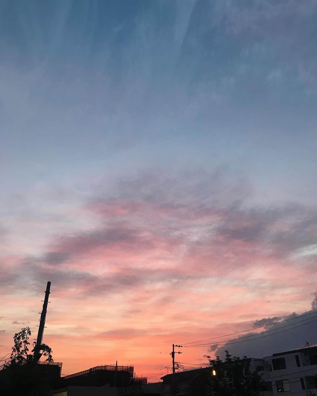坂詰美紗子のインスタグラム：「🚪  memo : Good bye Thursday.  #sky #beautiful」