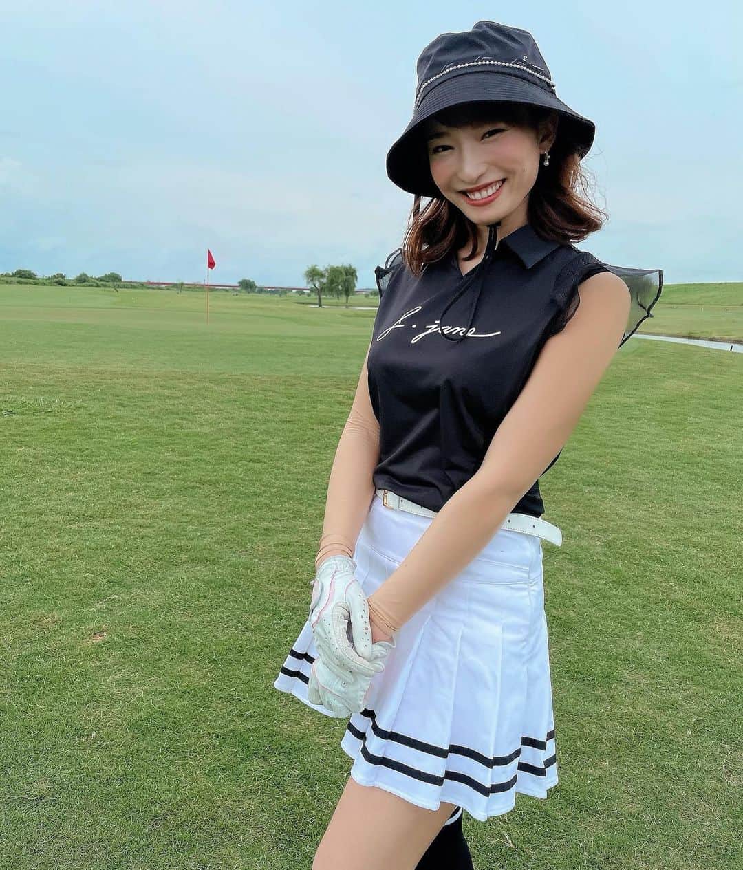 J.JANE JAPANさんのインスタグラム写真 - (J.JANE JAPANInstagram)「. Ribbon pearl bucket hat (Black) ¥6,800 . Frill sleeveless T-shirt（Black） ¥21,000 . Line tennis skirt（White） ¥26,000 . . #golf#골프 #ゴルフ#golfwear #j_jane #j_jane_golf #スポーツ#golfswing #ドライバー#アイアン#golf#fashion#韓国ファッション#ゴルフ好き#golfing#golfer #ゴルフウエア #ゴルフスイング#ゴルフ女子」6月25日 13時29分 - j.jane_japan