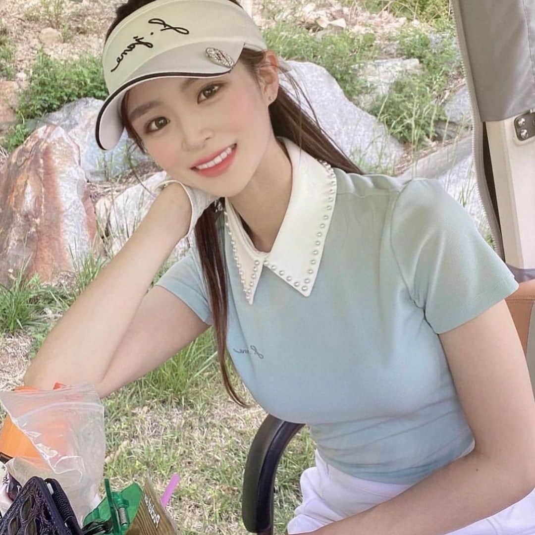 J.JANE JAPANさんのインスタグラム写真 - (J.JANE JAPANInstagram)「. Big ribbon suncap（White） ¥6,620 . Pearl collar T-shirt（Mint） ¥25,000 . Double slit skirt（White） ¥25,000 .  #golf#골프 #ゴルフ#golfwear #j_jane #j_jane_golf #スポーツ#golfswing #ドライバー#アイアン#golf#fashion#韓国ファッション#ゴルフ好き#golfing#golfer #ゴルフウエア #ゴルフスイング#ゴルフ女子」6月25日 13時32分 - j.jane_japan