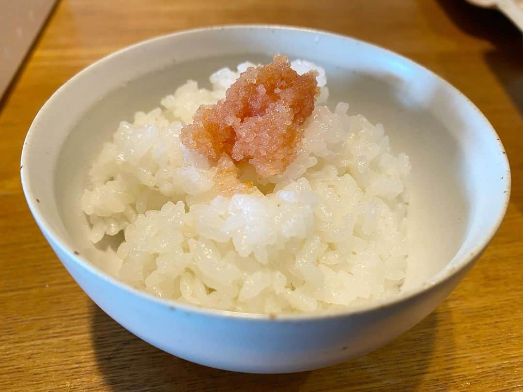 クロさんのインスタグラム写真 - (クロInstagram)「昨日の晩御飯👩🏽‍🍳🤍   ✔︎明太クリームパスタ ✔︎アスパラ豚巻き @okazakitchen レシピ👨🏽‍🍳 ✔︎ズッキーニの香ばしネギ炒め ✔︎鶏ムネ肉とキャベツの中華炒め（しめじとミョウガ入れたよ） ✔︎残り物スープ でした！！ ⁡ 詳しいレシピなどはブログに書いてます✍🏽✍🏽 最後の写真は夜食で食べた、大きめヤングコーーン🌽 やばい！！食欲期入った！生理までまだまだなのにどゆこと？ただの旺盛なやつ？！😮‍💨😮‍💨😮‍💨   #東京オカザキッチン #定食ご飯 #今日の晩御飯 #つくりおき食堂まりえ #お家ごはん #おうちごはん #時短ご飯 #dinner #簡単レシピ #レシピ #電子レンジご飯 #時短レシピ#yummy #delistagrammer #homecooking #tokyo #japanesefood #instafood #foodstagram #クロリサ的自炊 #おうちご飯 #クッキングラム #晩ごはん #instagood #instalike #tokyo #可愛い #大好き」6月25日 13時38分 - kuro_risa