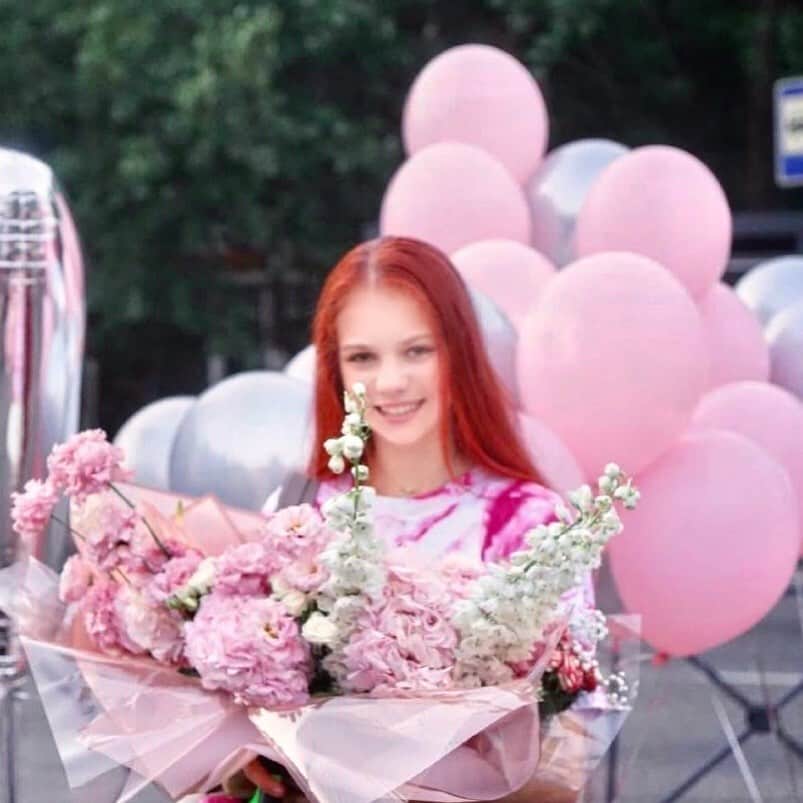 アレクサンドラ・トゥルソワさんのインスタグラム写真 - (アレクサンドラ・トゥルソワInstagram)「Спасибо вам!  За поздравления, подарки, тёплые слова! 💝  #happybirthday  #avtrusova」6月25日 5時09分 - avtrusova