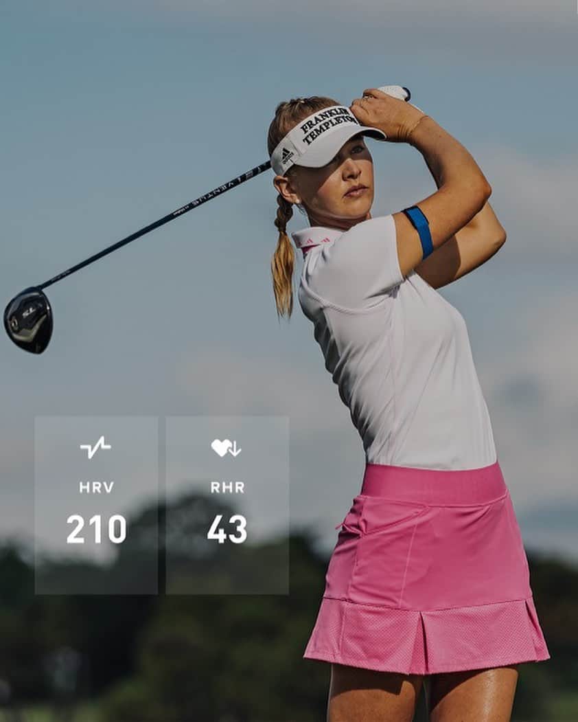 ジェシカ・コルダのインスタグラム：「Looking back at some of my favorite moments this season, I realized my WHOOP data was indicating peak performance before I �even achieved it. The morning of the �Tournament of Champions, I woke up #inthegreen with one my highest HRV and lowest RHR readings to date.  Knowing this much about my body in moments where it matters most has become a crucial part of my training. And yeah–you better believe I'll be getting a good night's sleep for this week's KPMG PGA Championship 😴🔋. #UnlockYourself」