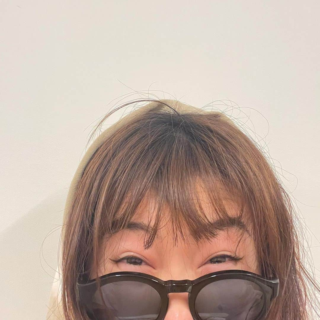 村上佳菜子さんのインスタグラム写真 - (村上佳菜子Instagram)「... . 🕶👯‍♀️🌞 . ⚠️2枚目(必殺下瞼上げるの術) . . . #サングラス #sunglasses  @bonjourrecords  #ボサボサ #髪の毛 #プリン . #figureskate #figureskater #skate #skater #olympian #tagsforlikes #followme  #我的最愛 #照片  #请关注一下 #팔로우미 #팔로우환영 #每日穿搭  #ootd #毎日コーデ #日系穿搭 #我最爱的服装品牌」6月25日 9時33分 - kanako_m_official